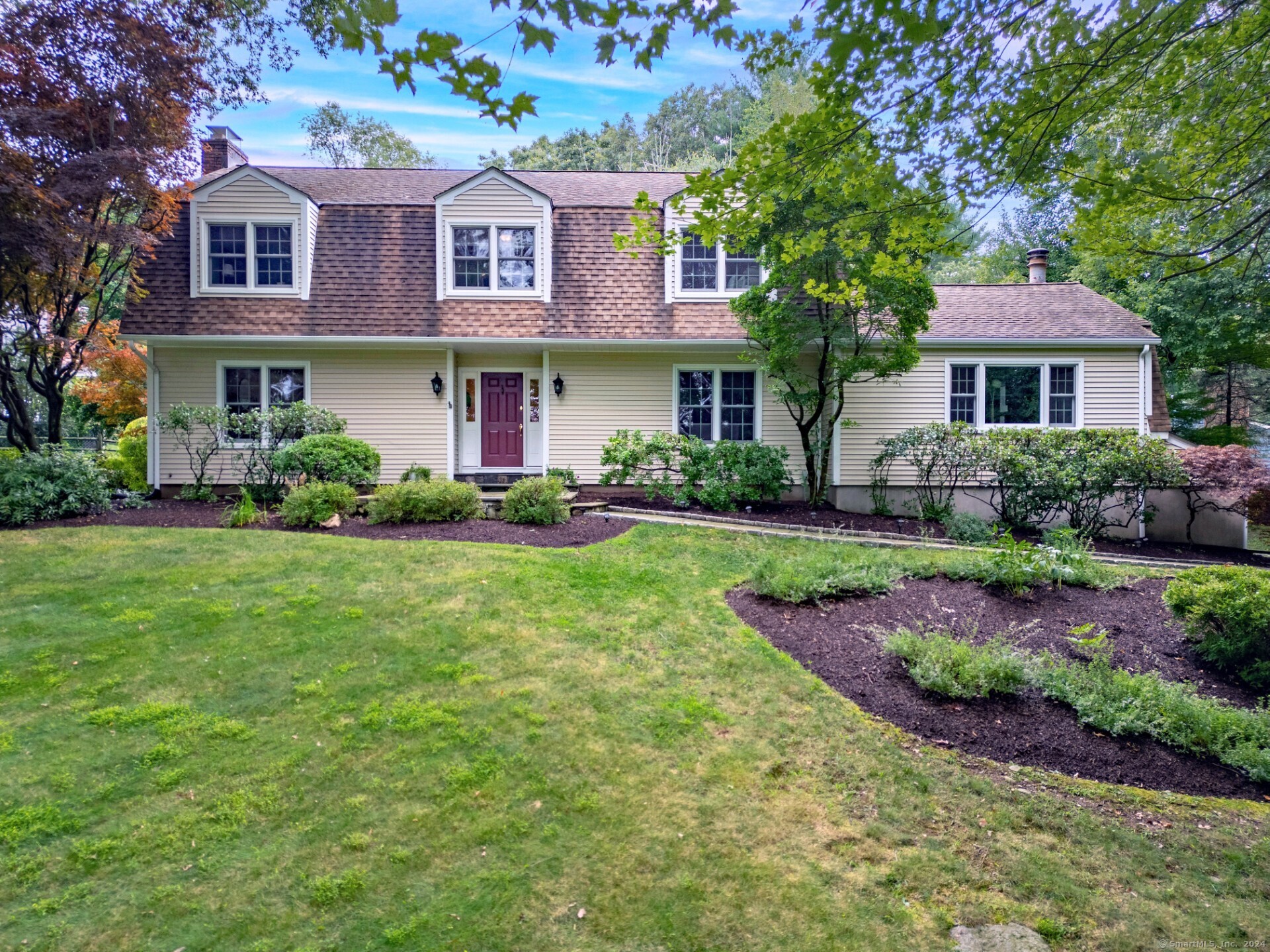 Property for Sale at 28 Heritage Court, Wilton, Connecticut - Bedrooms: 4 
Bathrooms: 3 
Rooms: 10  - $1,125,000