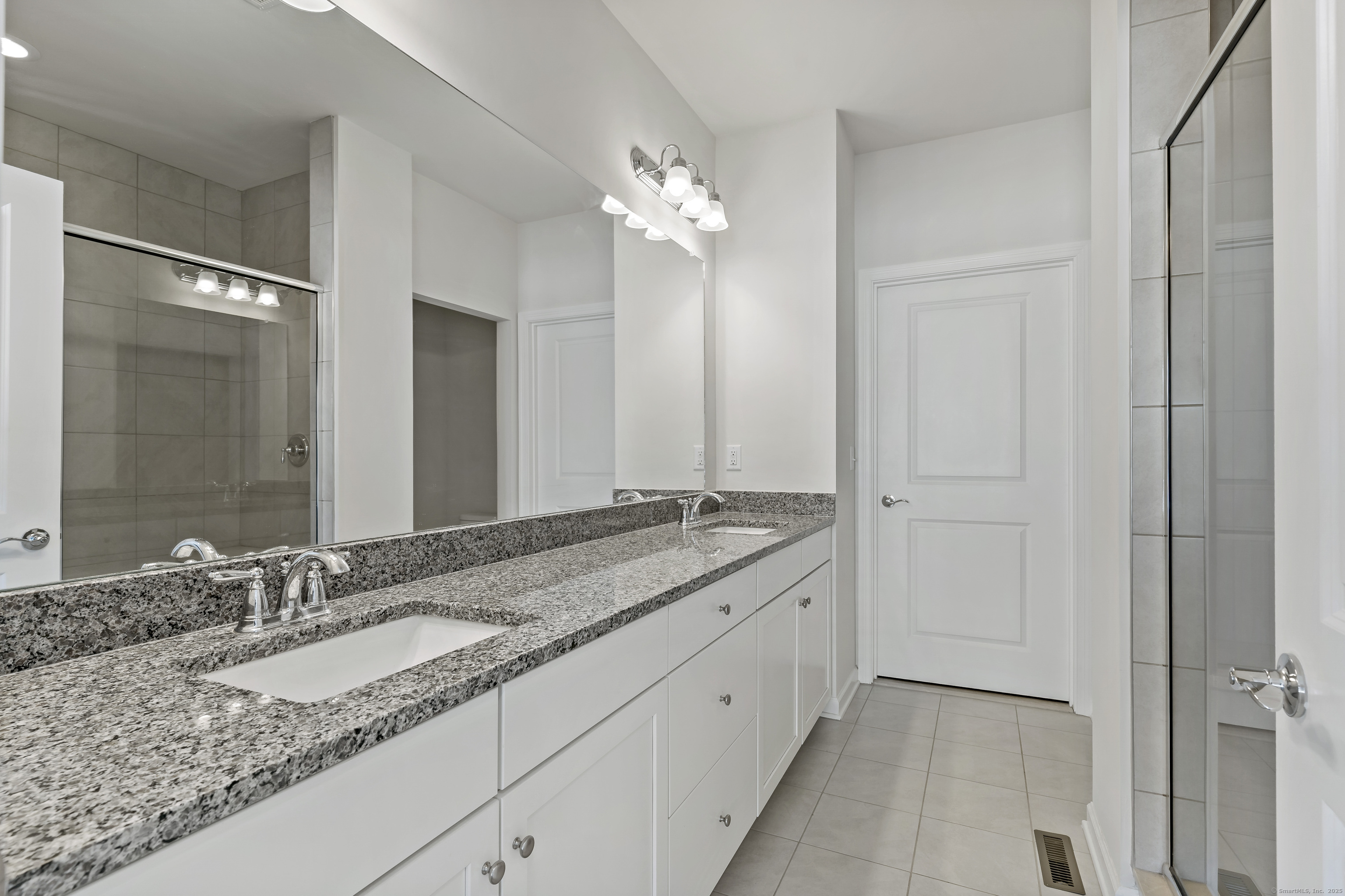 922 Tillinghast Drive #922, Oxford, Connecticut image 6