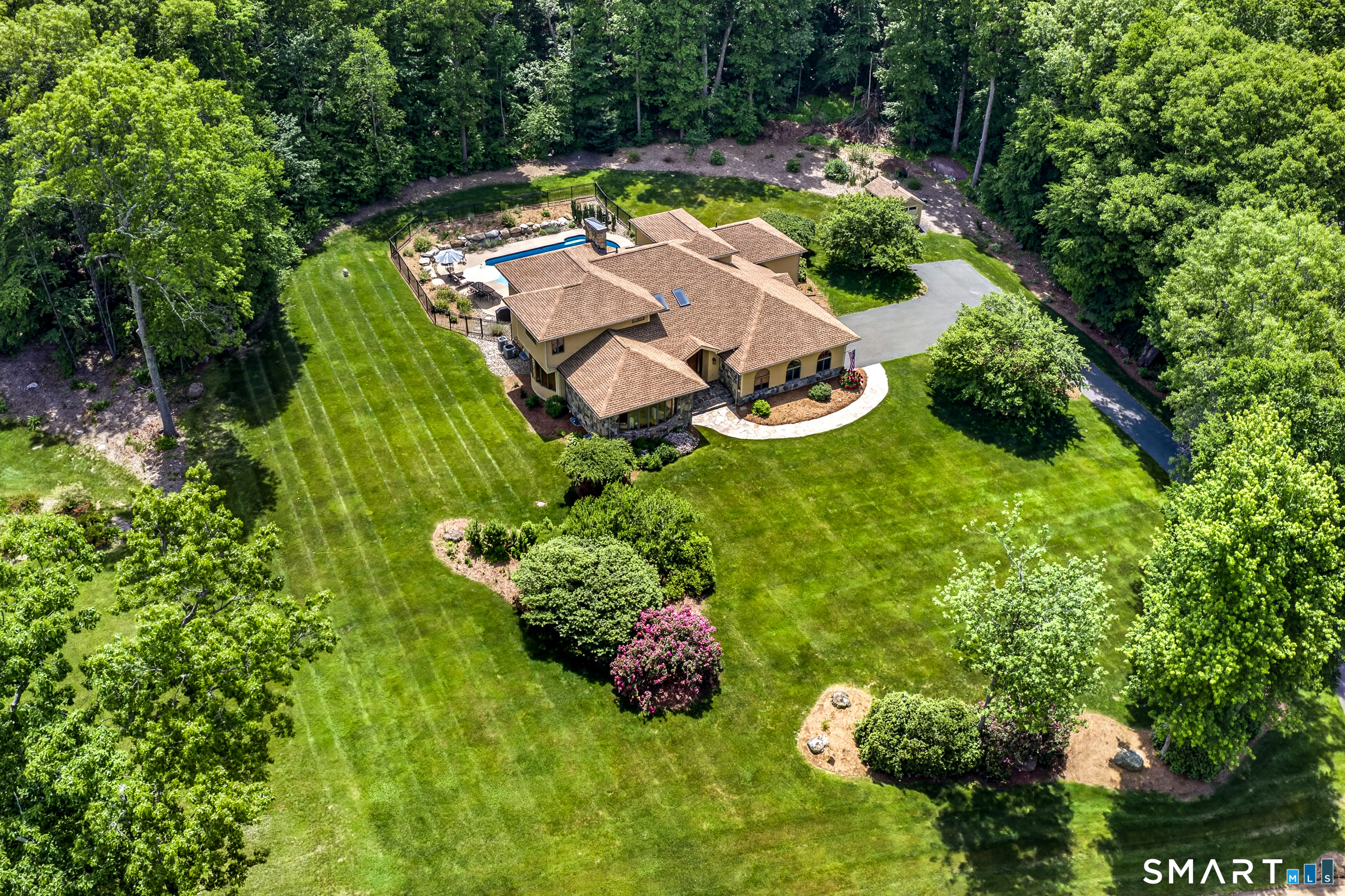 73 Candlewood Drive