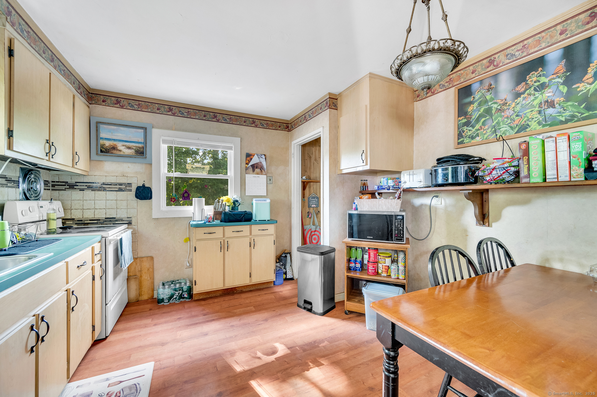 Newington, Connecticut 06111, United States, 2 Bedrooms Bedrooms, ,2 BathroomsBathrooms,Residential,Pending,205342