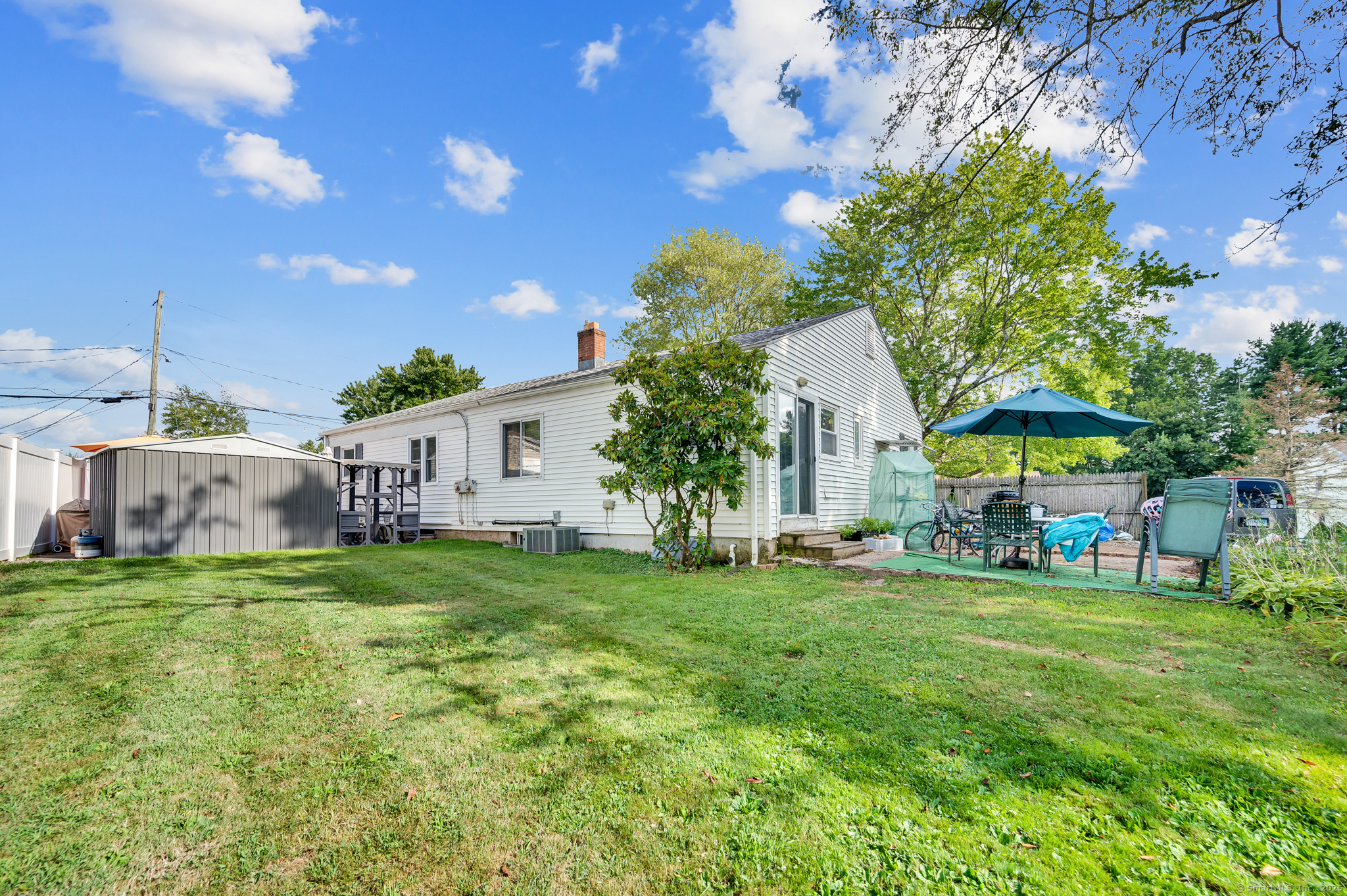 Newington, Connecticut 06111, United States, 2 Bedrooms Bedrooms, ,2 BathroomsBathrooms,Residential,Pending,205342