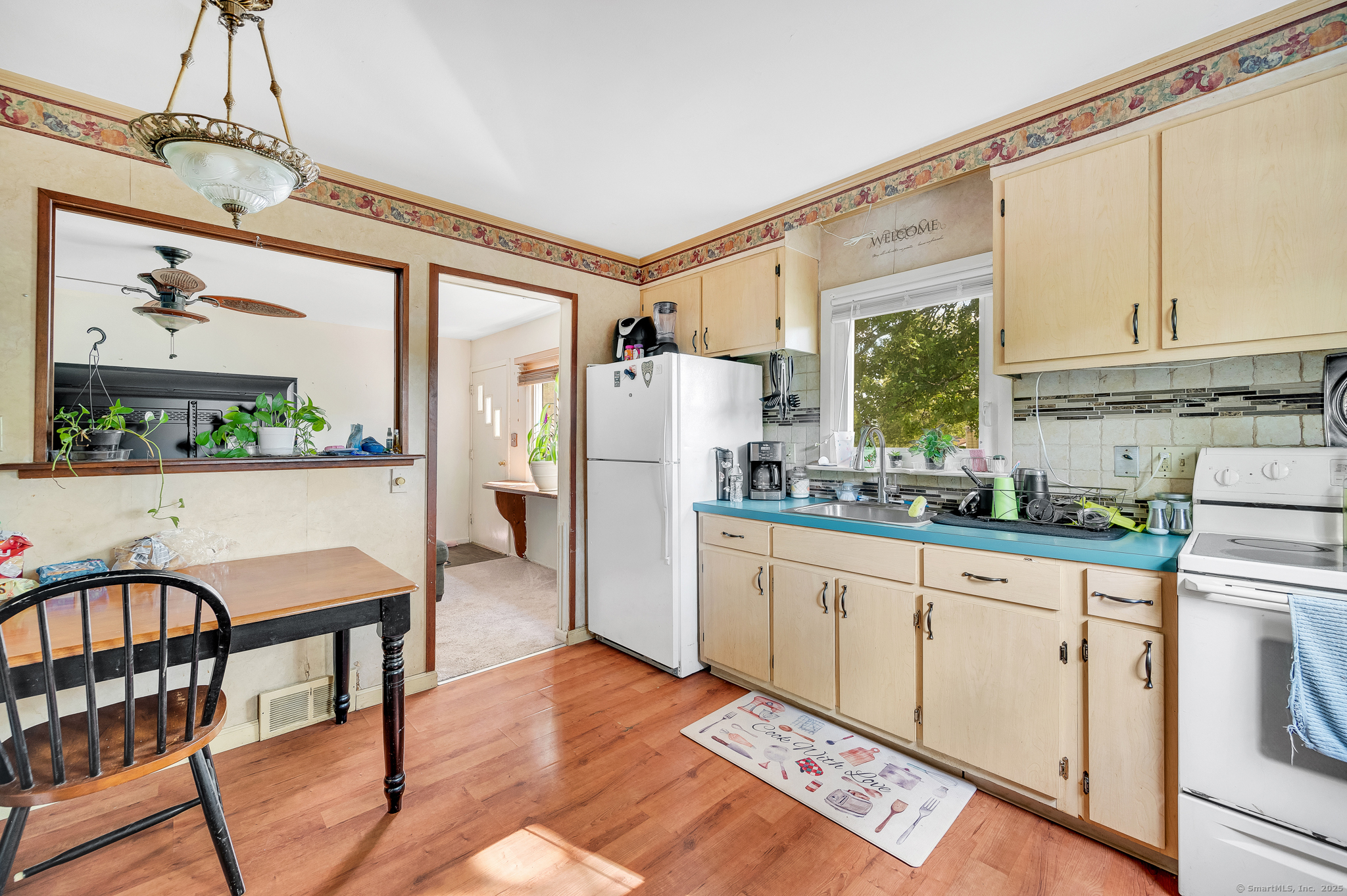 Newington, Connecticut 06111, United States, 2 Bedrooms Bedrooms, ,2 BathroomsBathrooms,Residential,Pending,205342