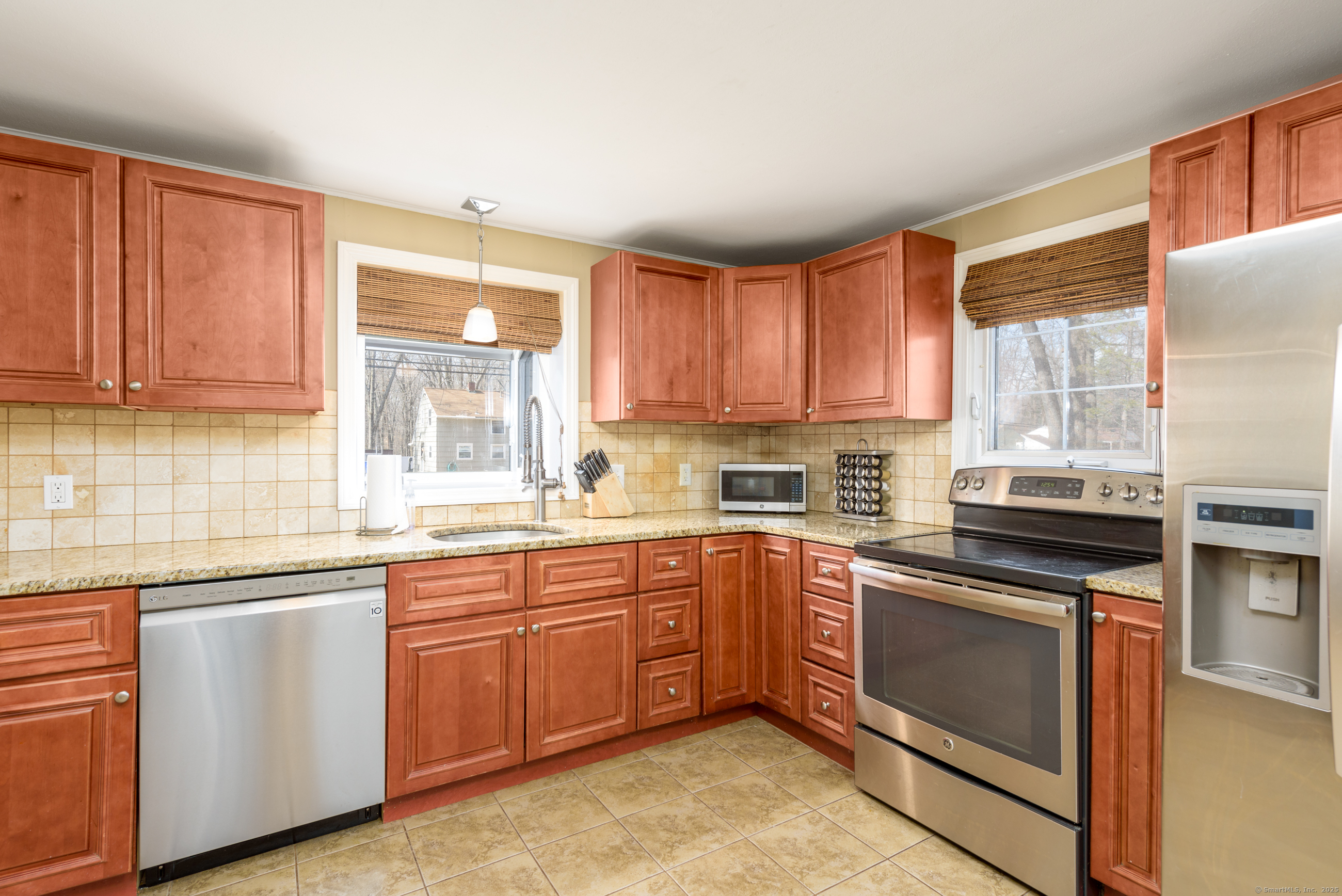 32 Walker Lane, Bloomfield, Connecticut image 16