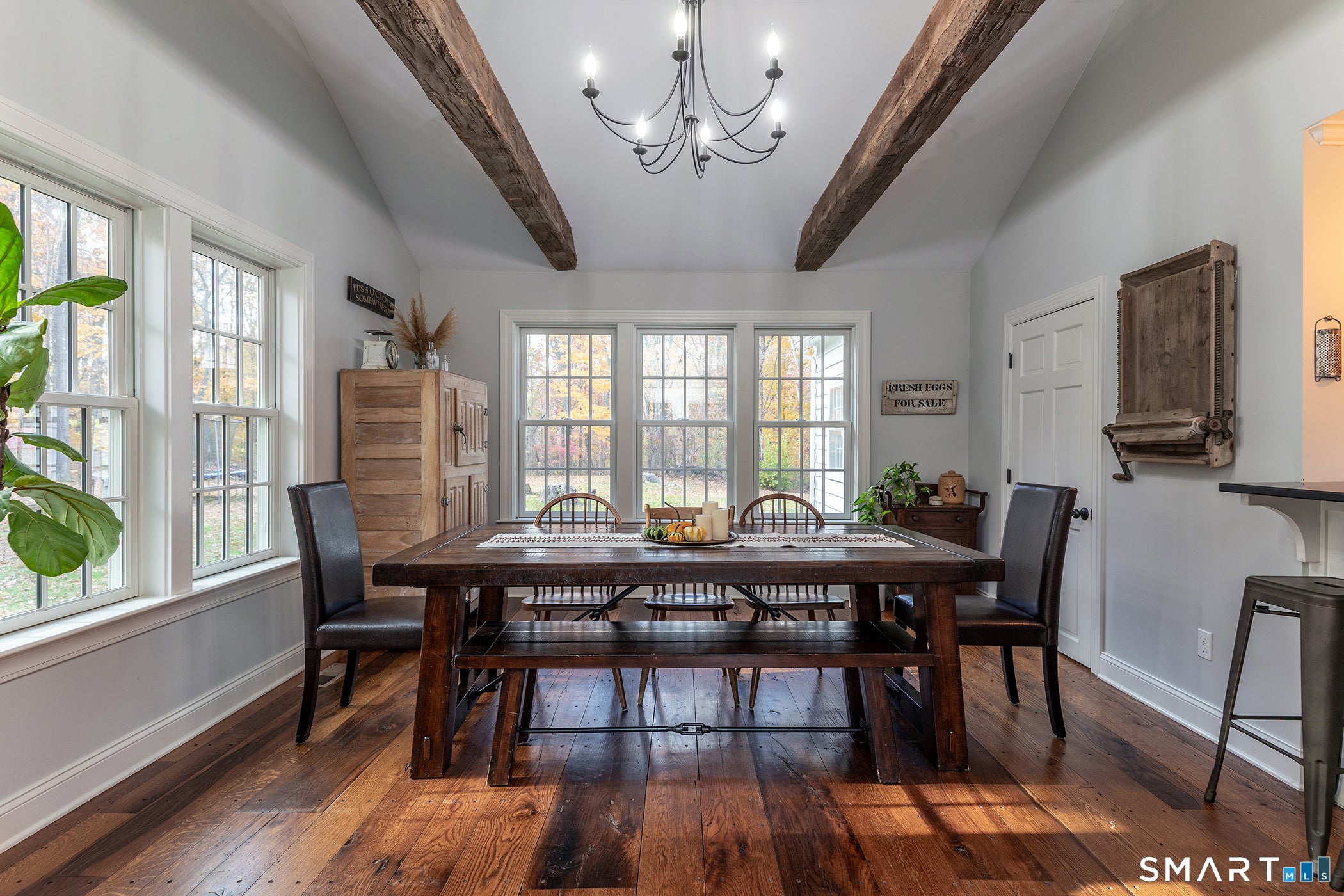 255 Woodbury Road