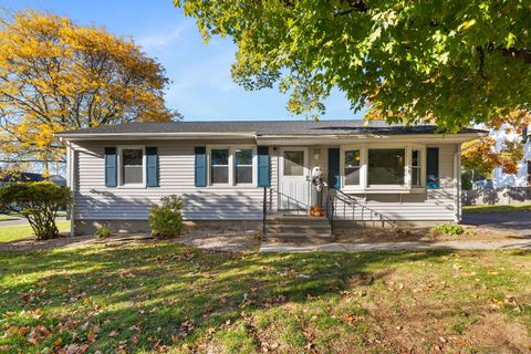 Photo of 7 Harmund Court, Wethersfield, CT 06109 (MLS # 24129961)