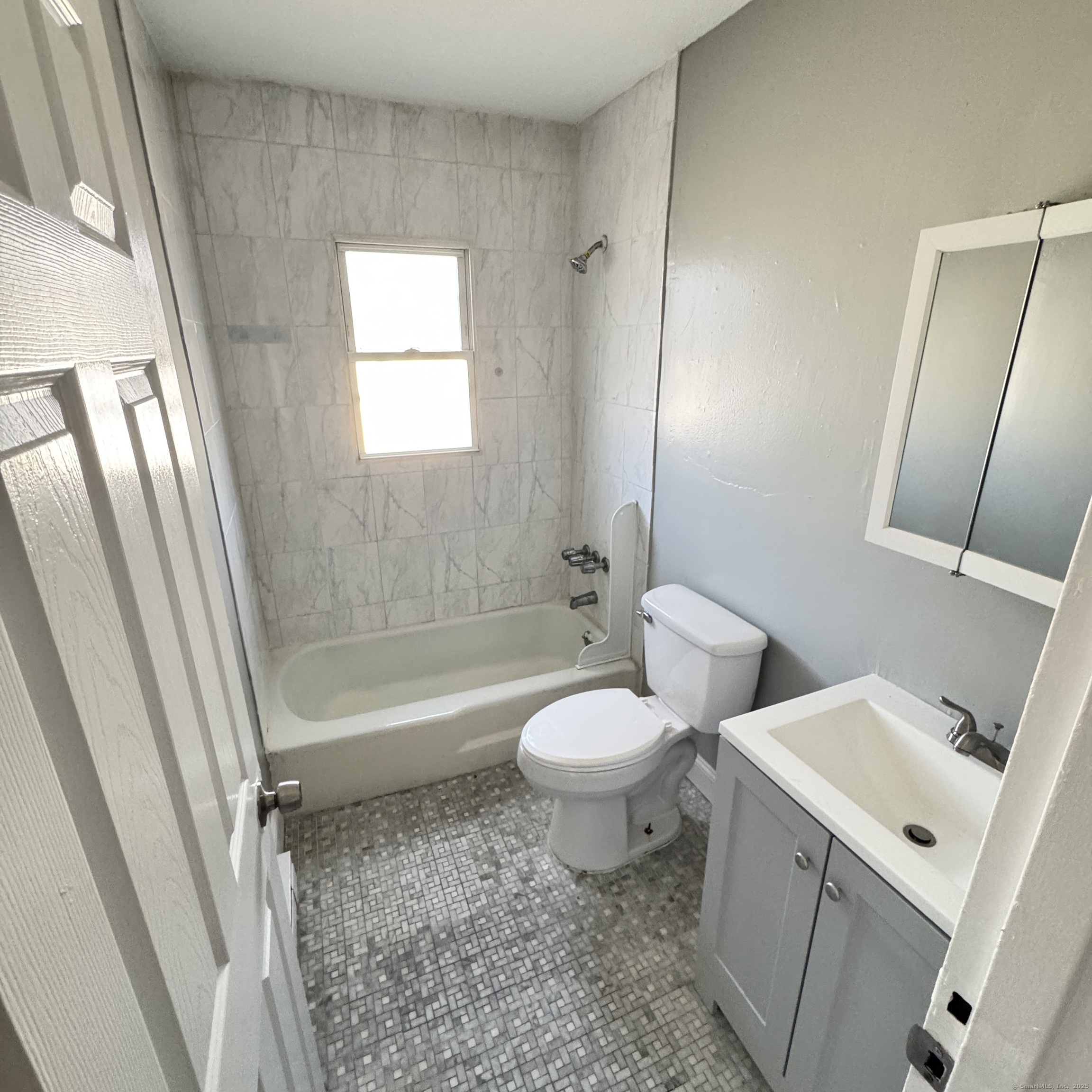 Homeside Avenue 304, West Haven, Connecticut - 3 Bedrooms  
1 Bathrooms  
6 Rooms - 