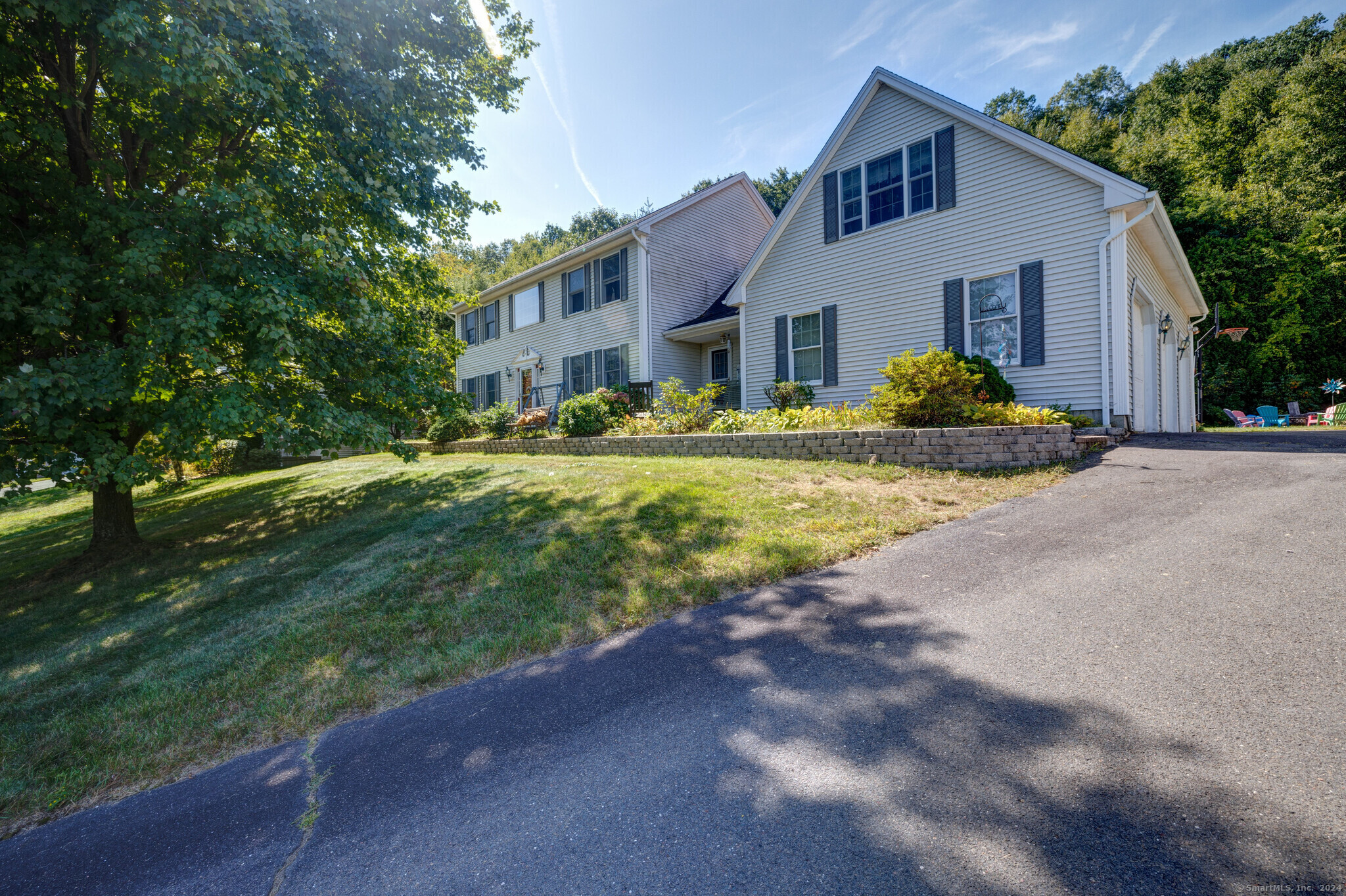 100 Pondview Lane, Bristol, Connecticut - 4 Bedrooms  
4 Bathrooms  
10 Rooms - 