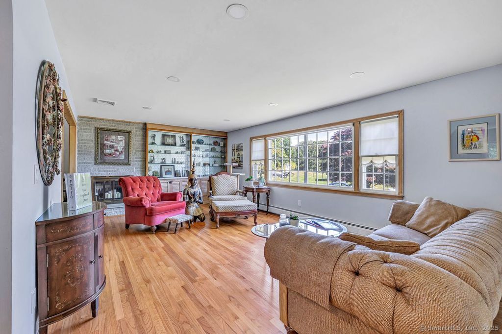 484 New England Lane