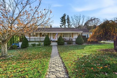 68 Apple Tree Lane, Wallingford, CT 06492 - #: 24139010