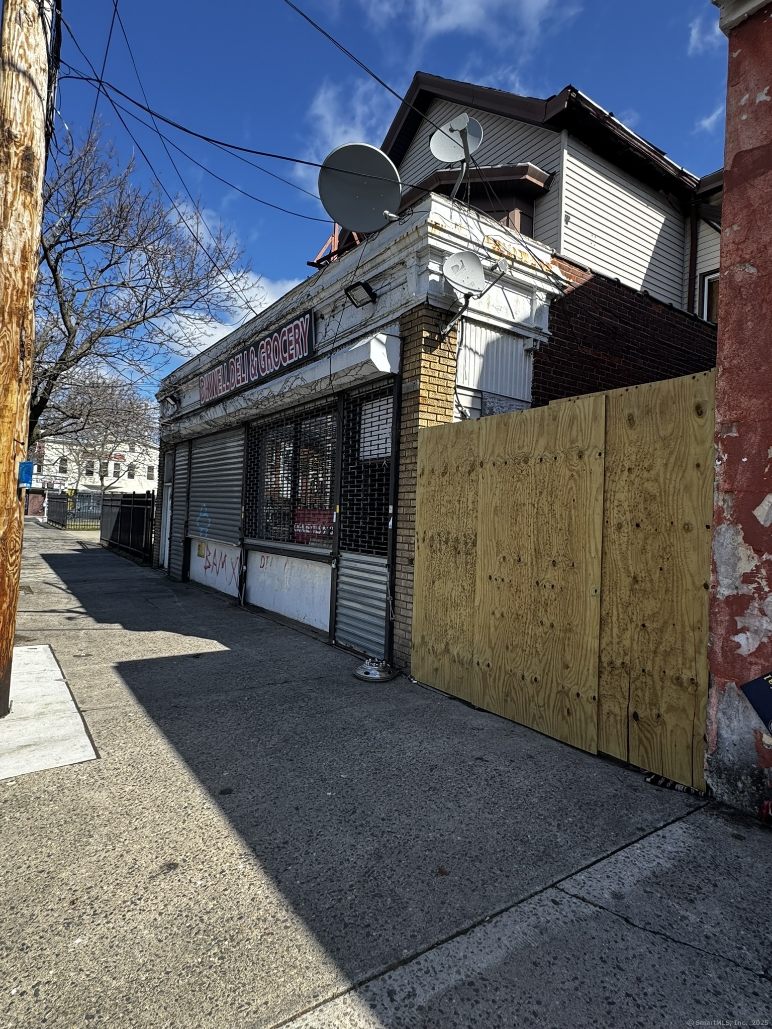 Property for Sale at Dixwell Avenue, New Haven, Connecticut - Bedrooms: 7 
Bathrooms: 3 
Rooms: 13  - $350,000