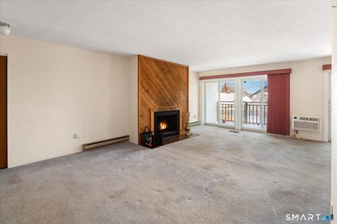 Tiny photo for 950 Cove Road #B6, Stamford, CT 06902 (MLS # 24151374)