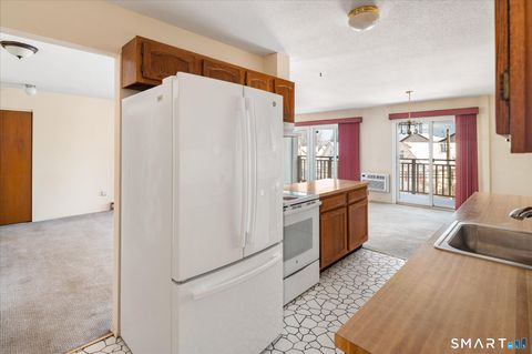 Tiny photo for 950 Cove Road #B6, Stamford, CT 06902 (MLS # 24151374)