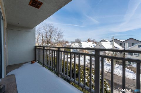 Tiny photo for 950 Cove Road #B6, Stamford, CT 06902 (MLS # 24151374)