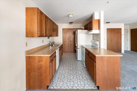 Tiny photo for 950 Cove Road #B6, Stamford, CT 06902 (MLS # 24151374)