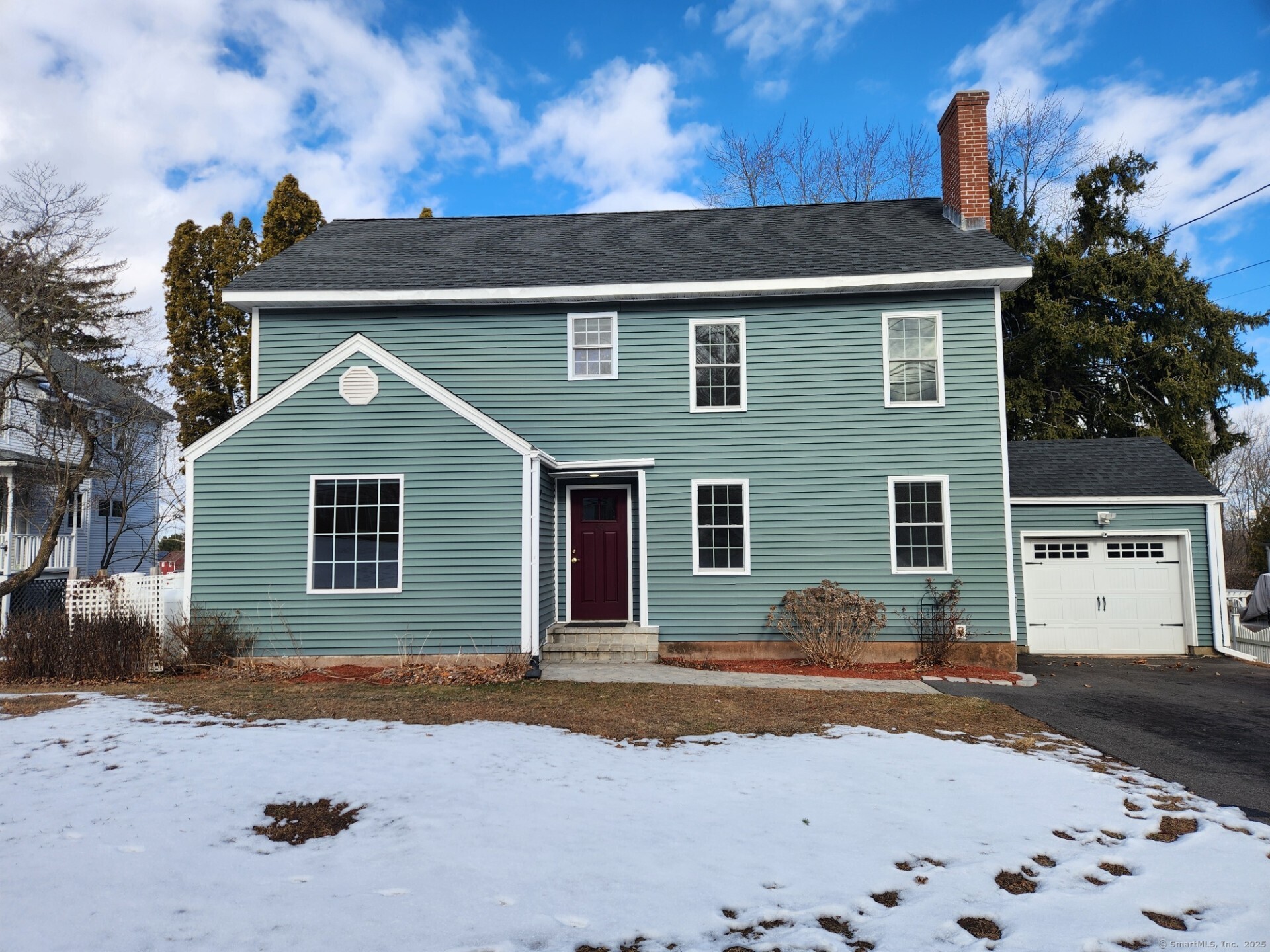 Bartlett Street, Portland, Connecticut - 3 Bedrooms  
3 Bathrooms  
7 Rooms - 