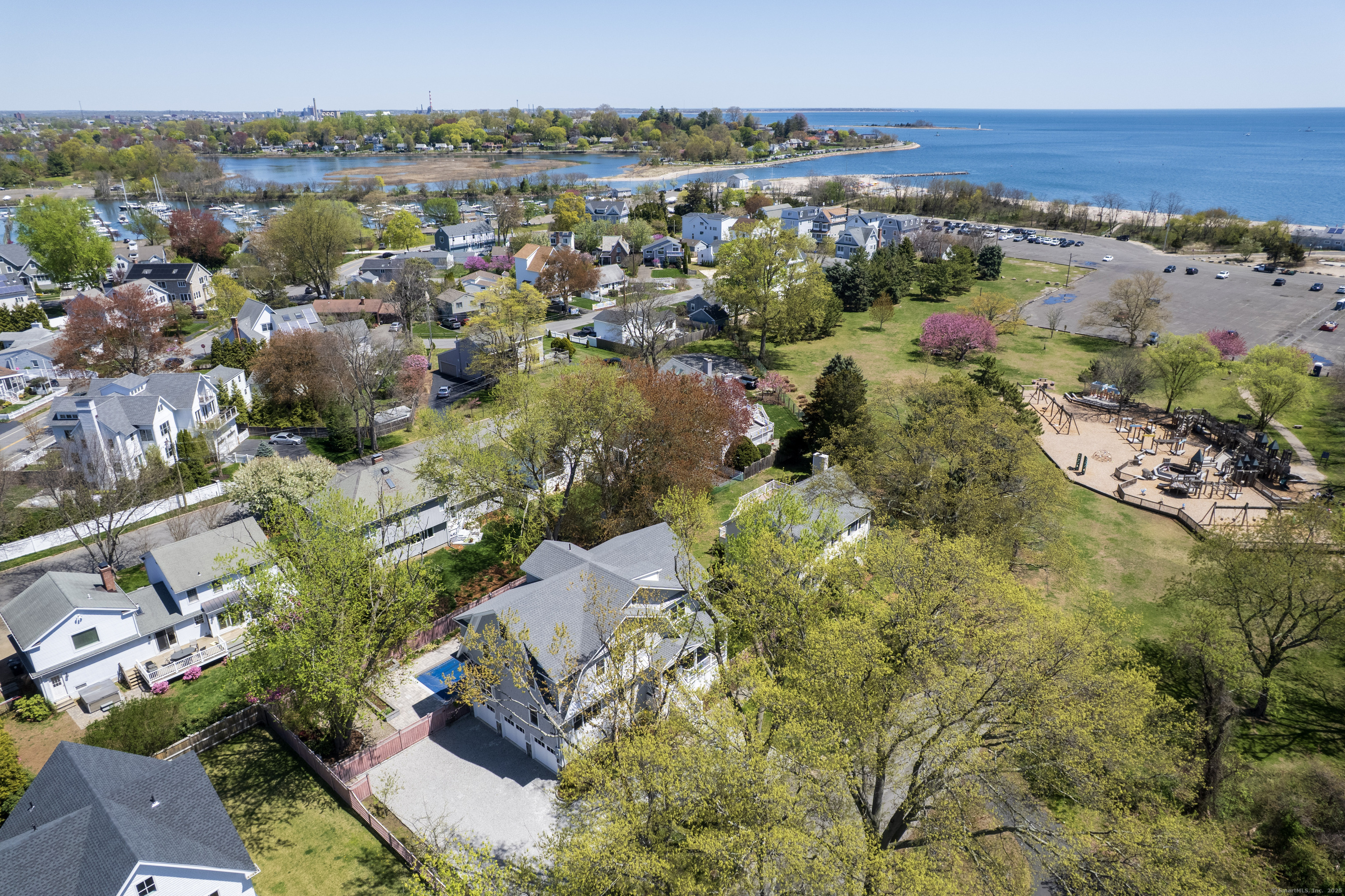 Benson Place, Fairfield, Connecticut - 5 Bedrooms  
5 Bathrooms  
10 Rooms - 