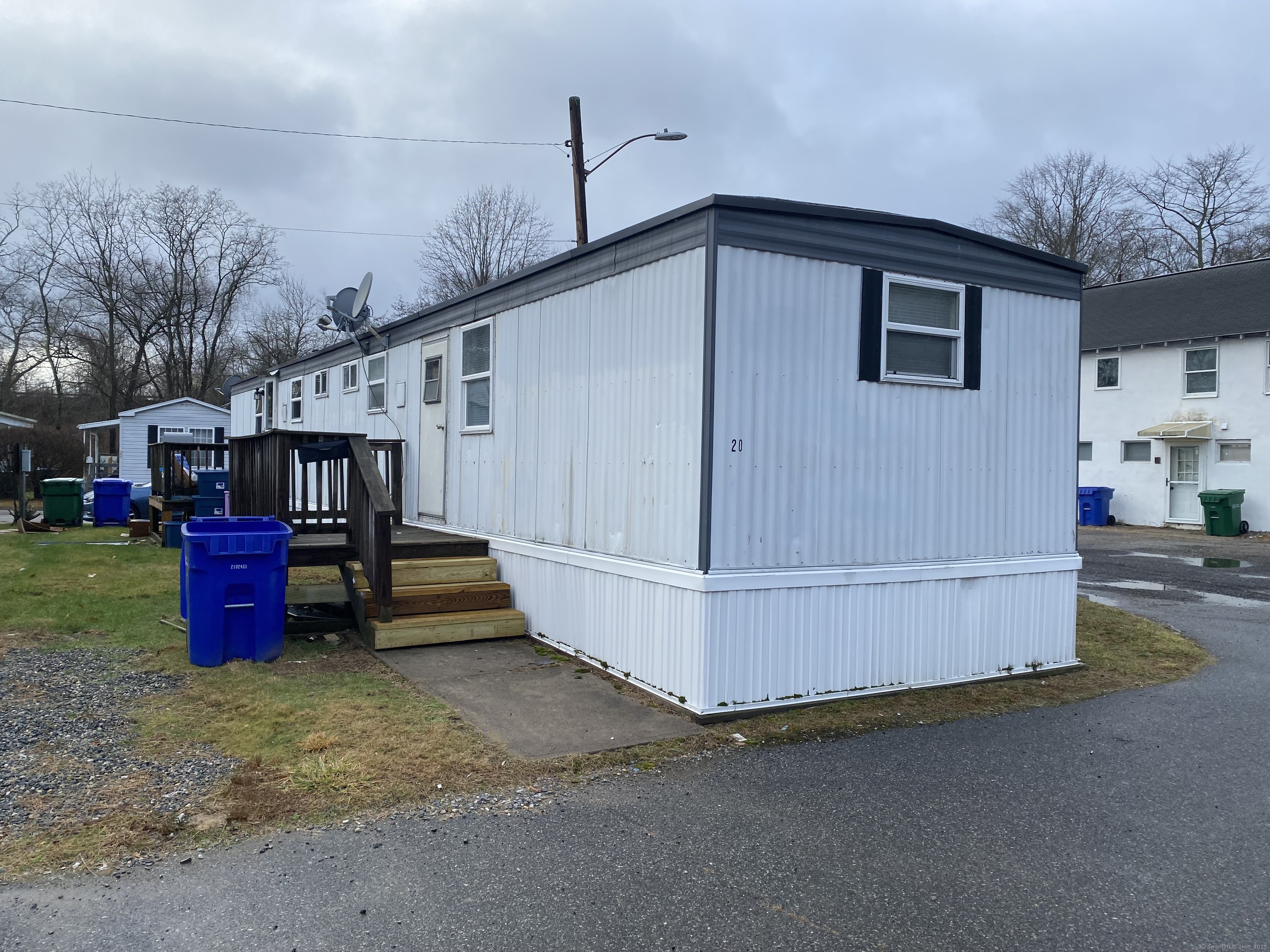 Woodland Drive, Waterford, Connecticut - 1 Bedrooms  
1 Bathrooms  
3 Rooms - 