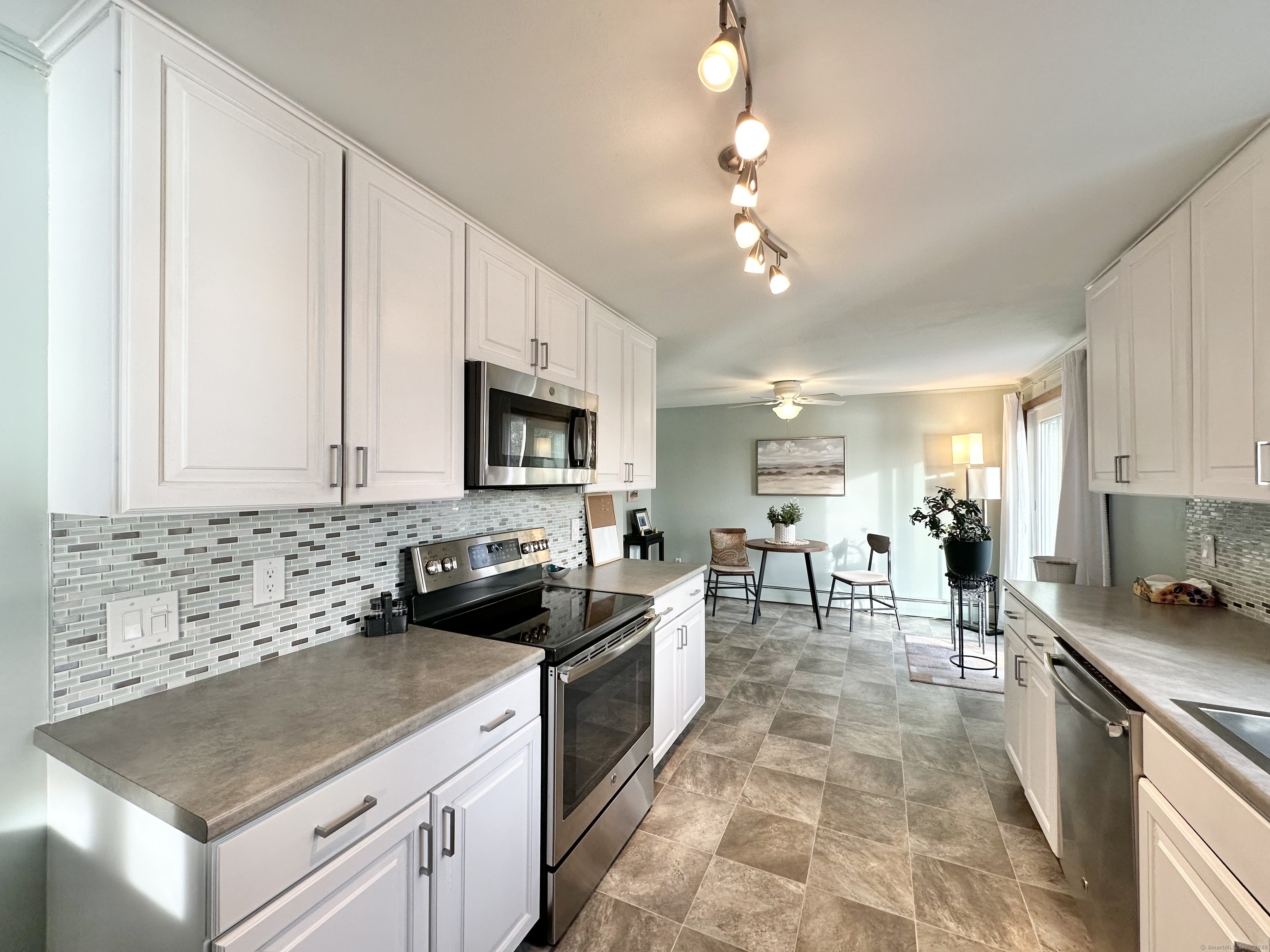 57 Bayshore Drive, New London, Connecticut image 8