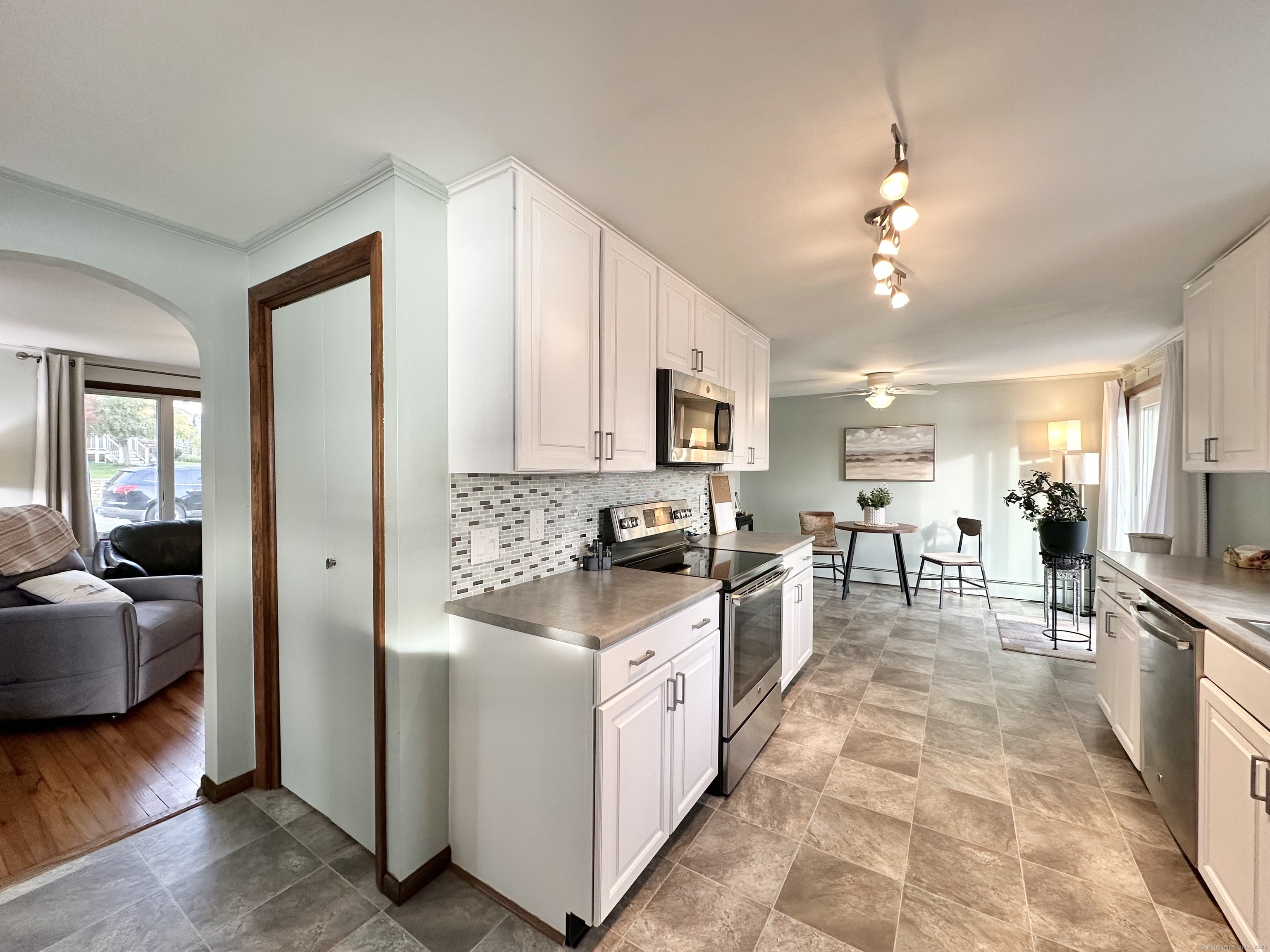 57 Bayshore Drive, New London, Connecticut image 11