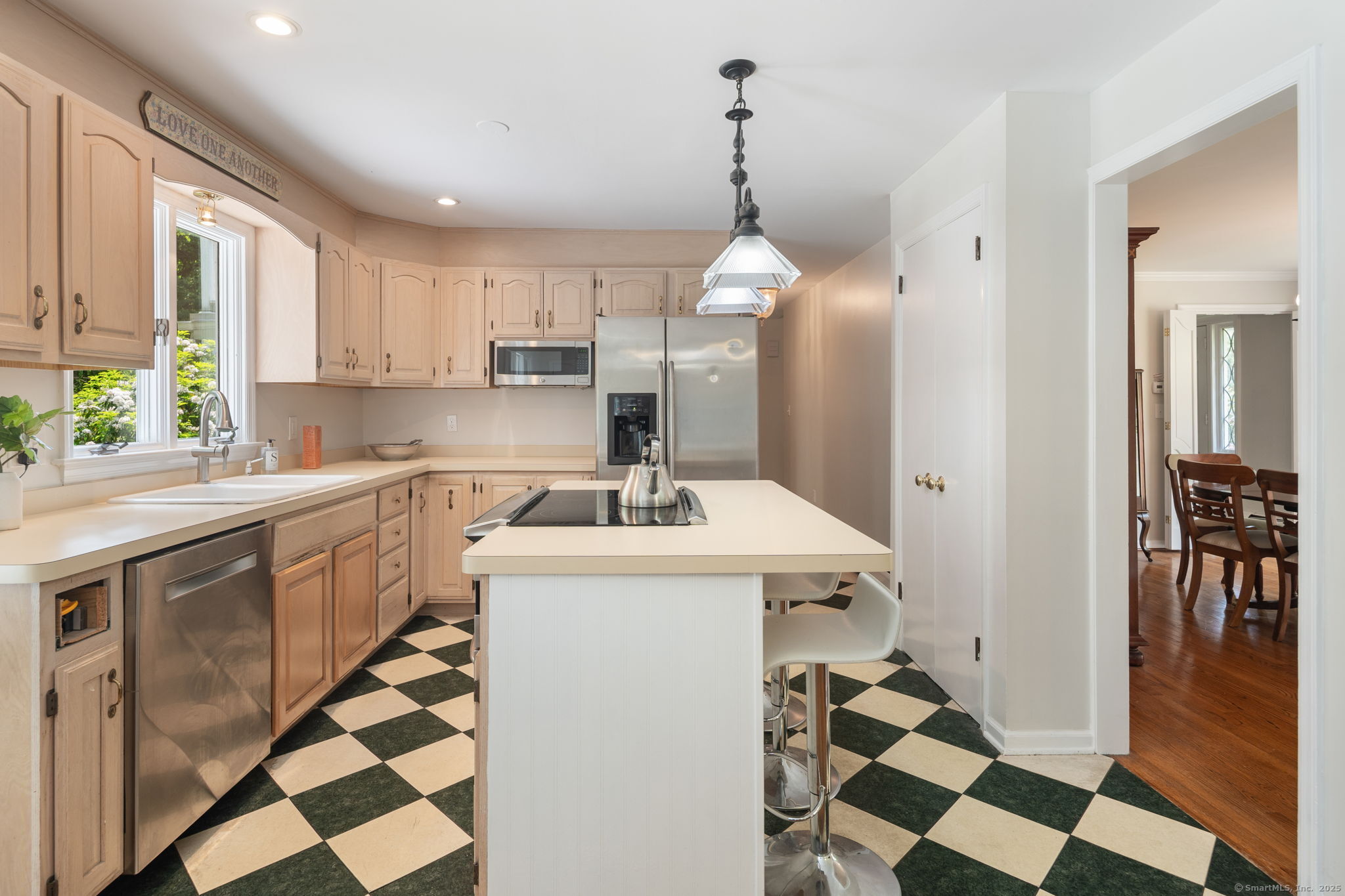 Easton, Connecticut 06612, United States, 4 Bedrooms Bedrooms, ,3 BathroomsBathrooms,Residential,Coming Soon,147352