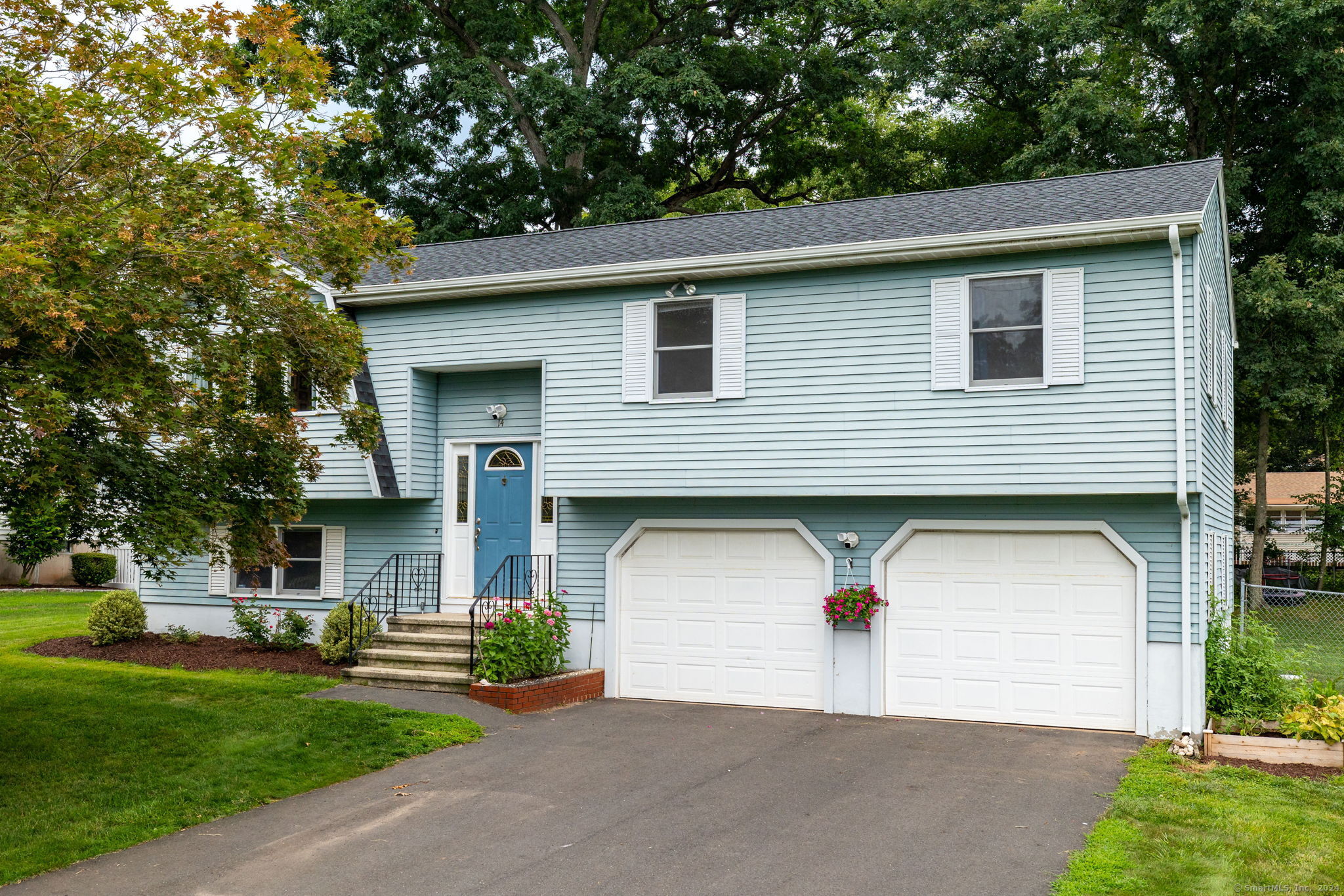Property for Sale at 14 Wellwyn Drive, Portland, Connecticut - Bedrooms: 3 
Bathrooms: 3 
Rooms: 7  - $374,900