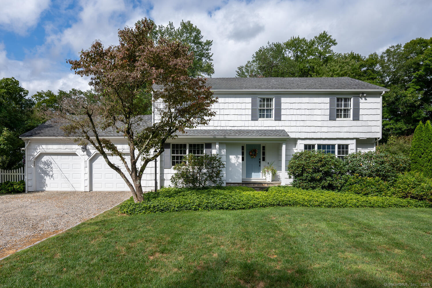 Hoyt Street, Darien, Connecticut - 4 Bedrooms  
3 Bathrooms  
8 Rooms - 