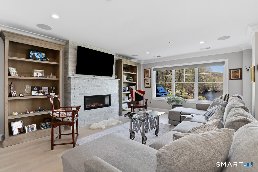 16 Hayestown Road 4102