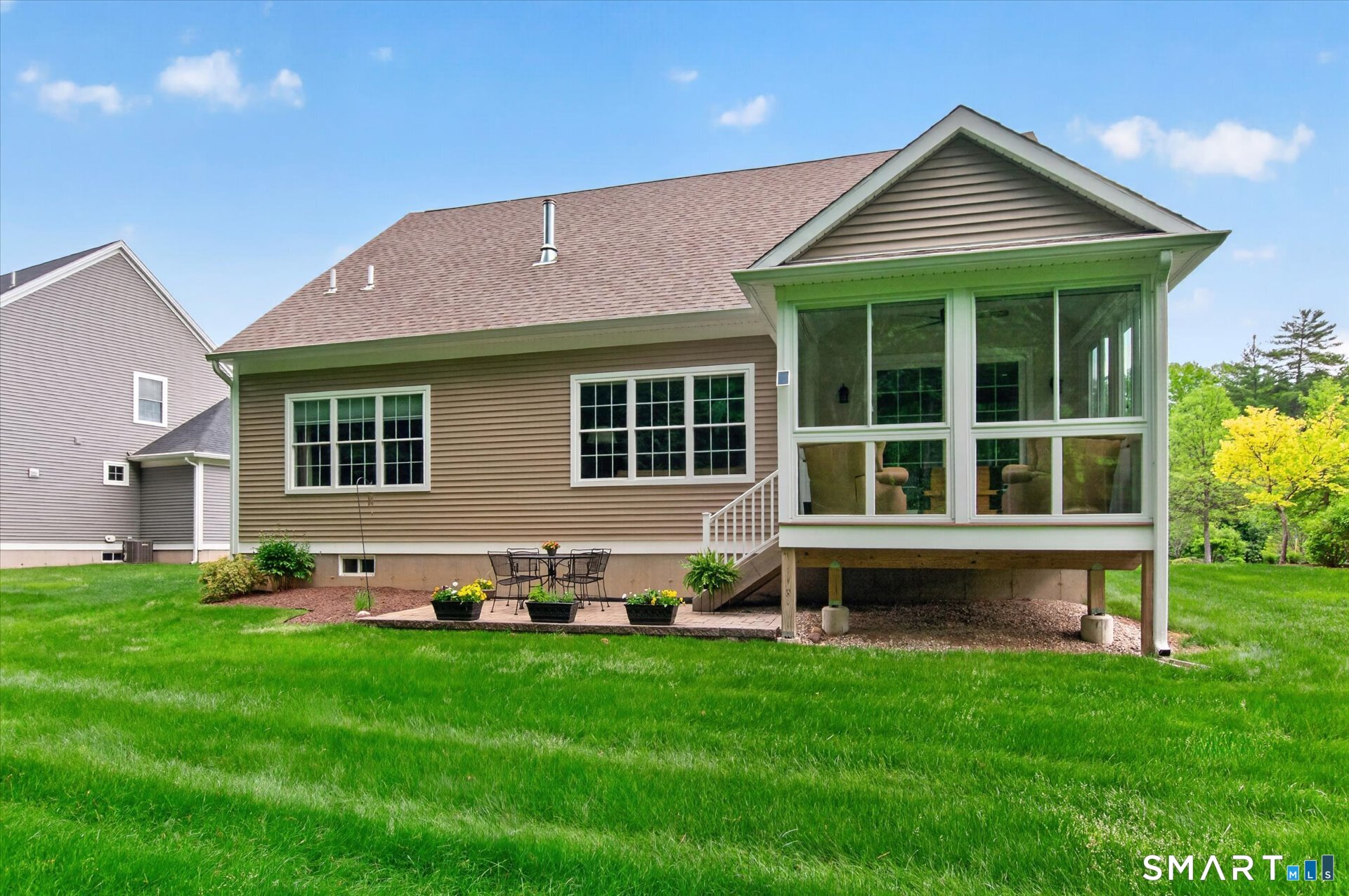 8 Carson Way