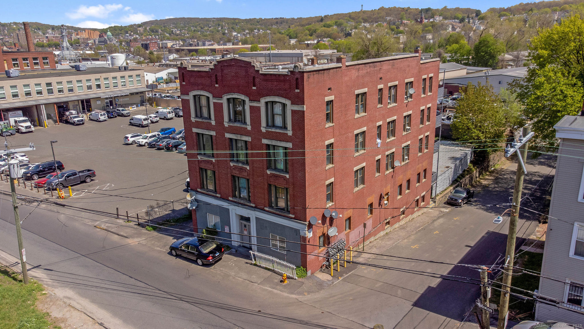 Property for Sale at S Leonard Street, Waterbury, Connecticut - Bedrooms: 4 
Bathrooms: 3 
Rooms: 9  - $1,650,000