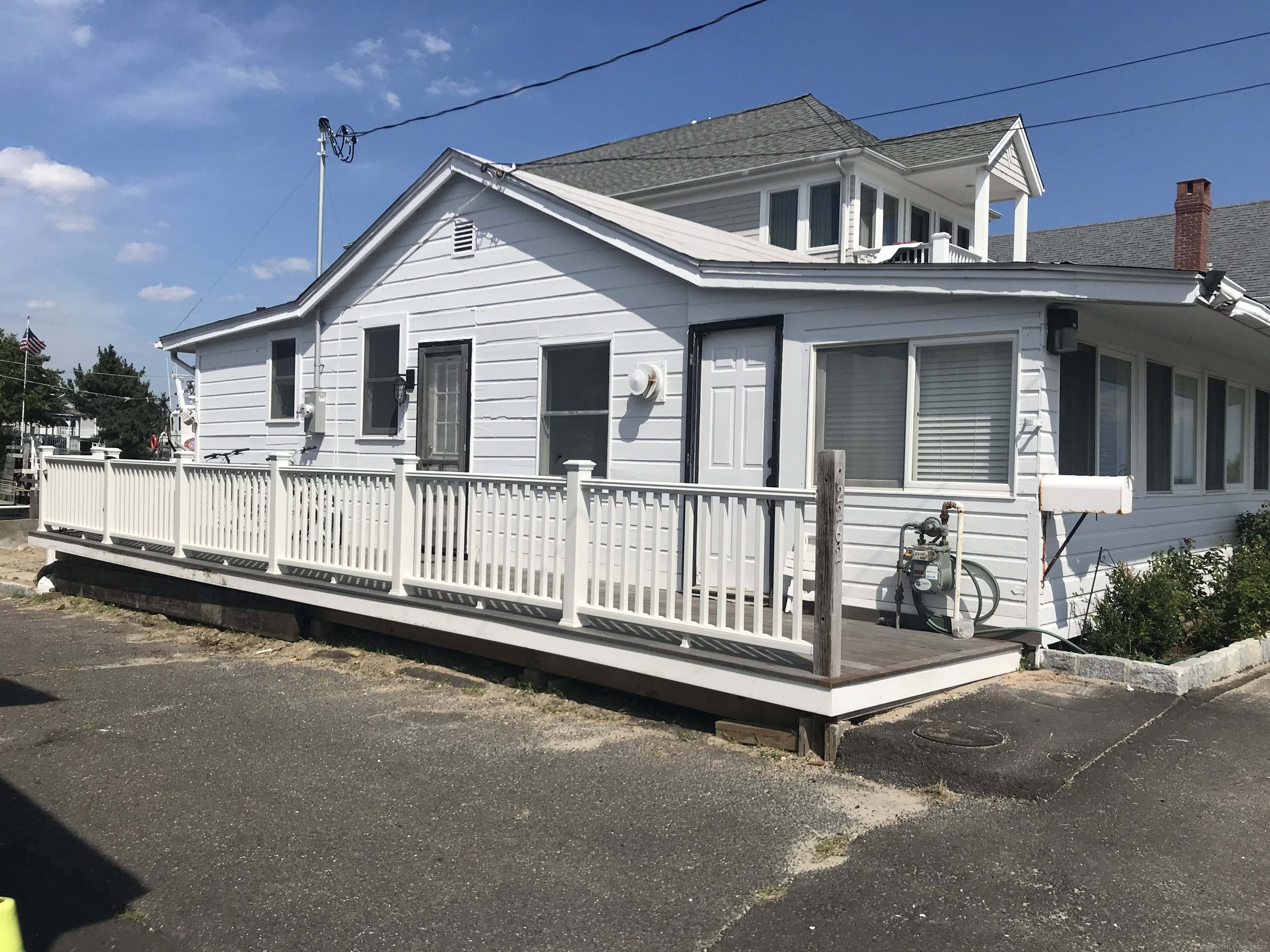 Fairfield Beach Road, Fairfield, Connecticut - 3 Bedrooms  
1 Bathrooms  
6 Rooms - 