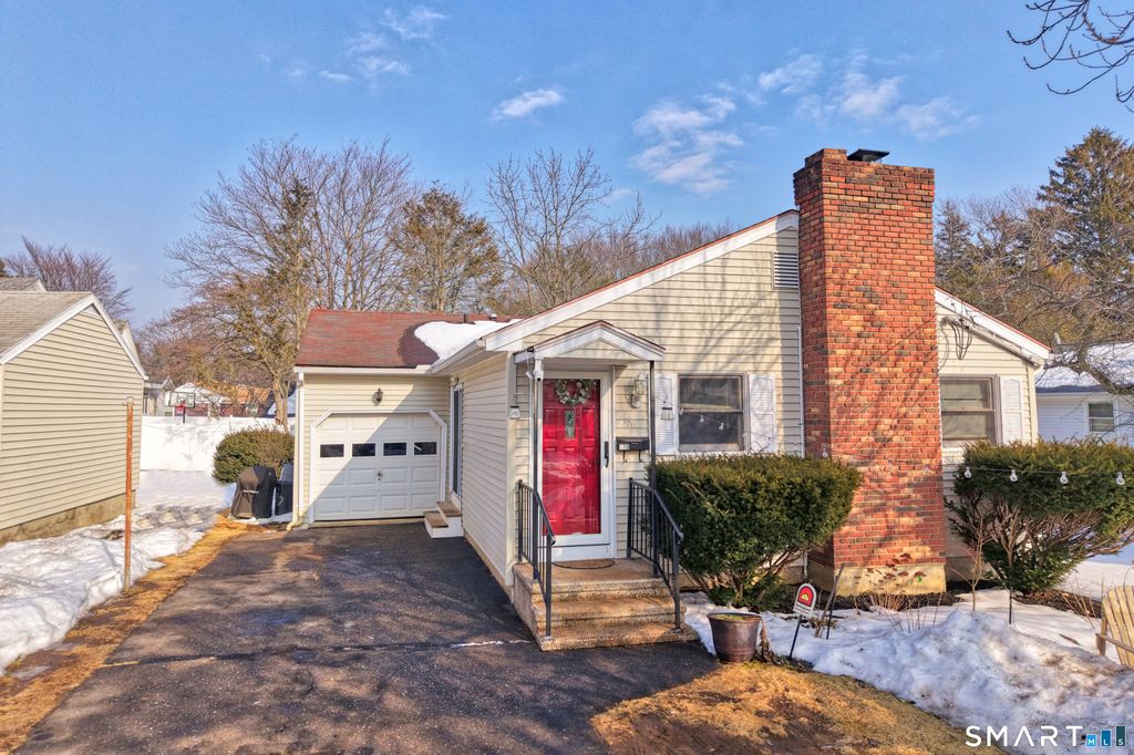 Photo of 270 Andrew Street, Stratford, CT 06614 (MLS # 24154941)