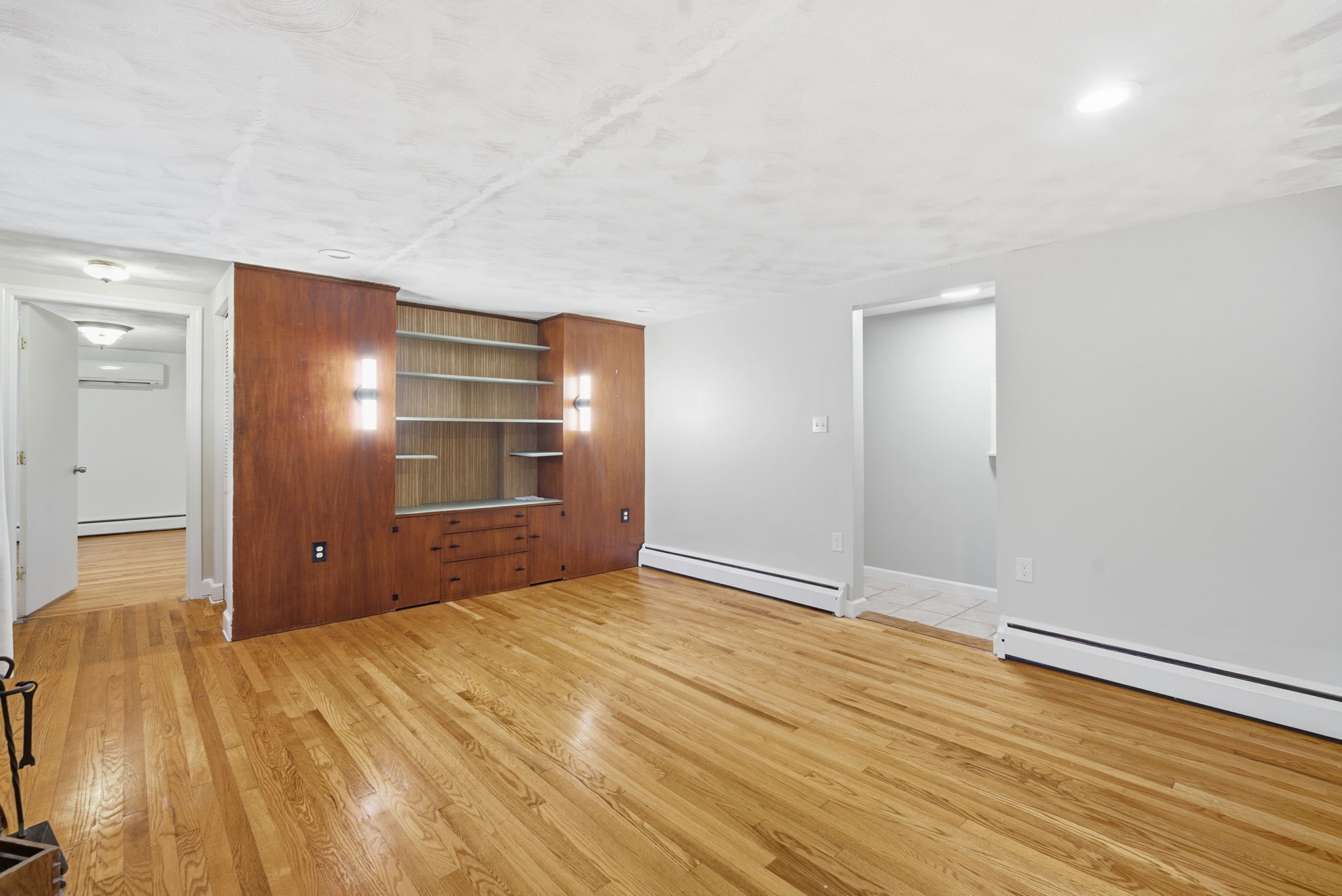 Rocky Hill, Connecticut 06067, United States, 4 Bedrooms Bedrooms, ,3 BathroomsBathrooms,Residential,Active,246857