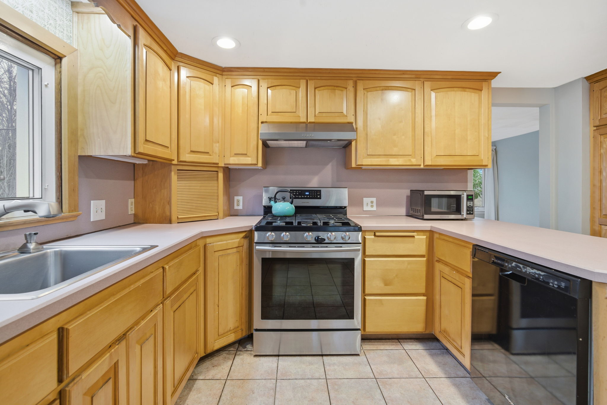 Rocky Hill, Connecticut 06067, United States, 4 Bedrooms Bedrooms, ,3 BathroomsBathrooms,Residential,Active,246857