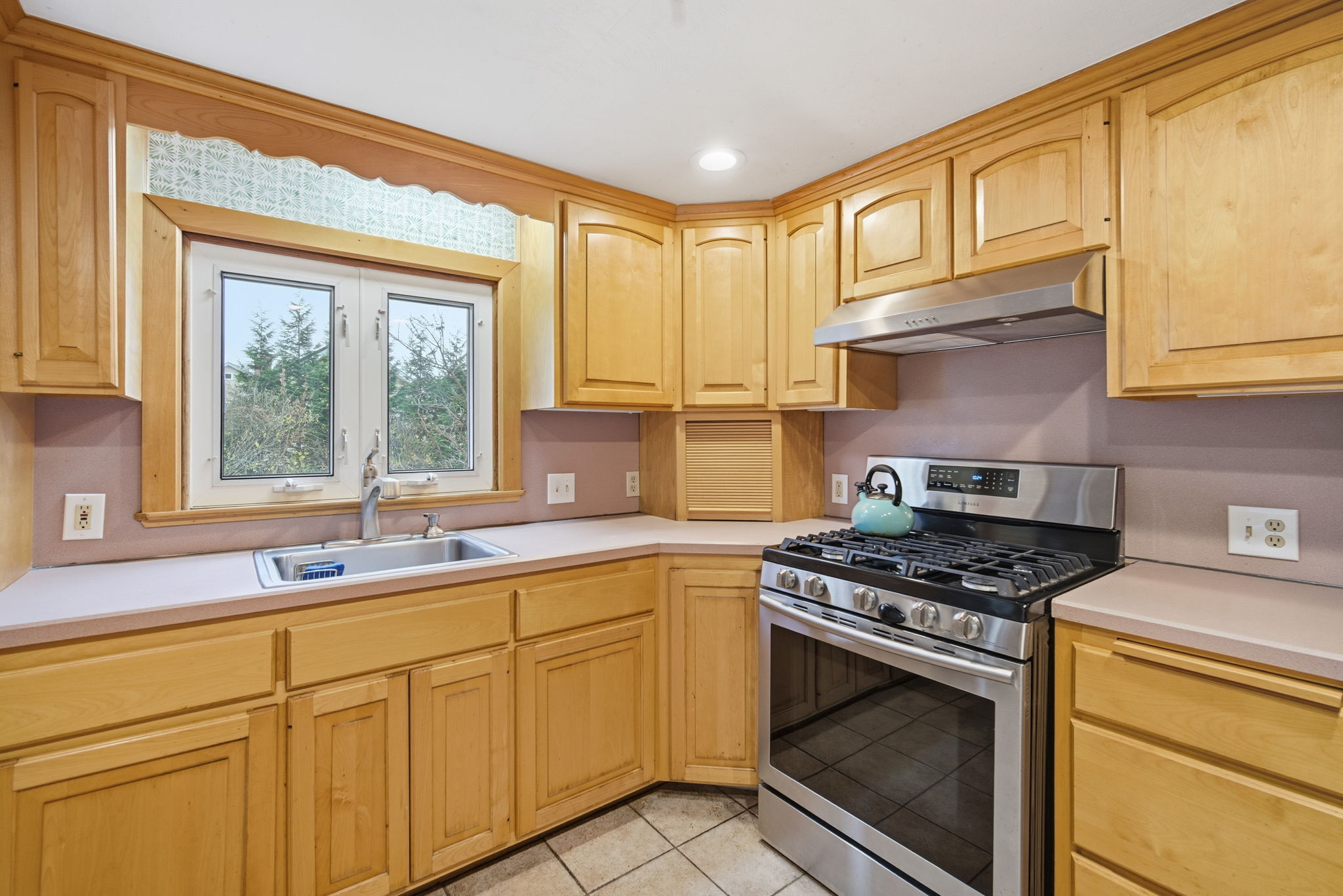 Rocky Hill, Connecticut 06067, United States, 4 Bedrooms Bedrooms, ,3 BathroomsBathrooms,Residential,Active,246857