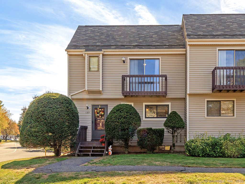 Photo of 123 Pembroke Court #123, Meriden, CT 06450 (MLS # 24133050)