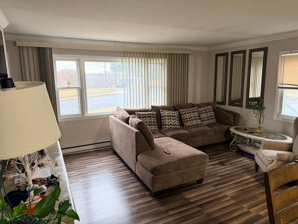 Photo of 189 Oakville Avenue, Waterbury, CT 06708 (MLS # 24141790)