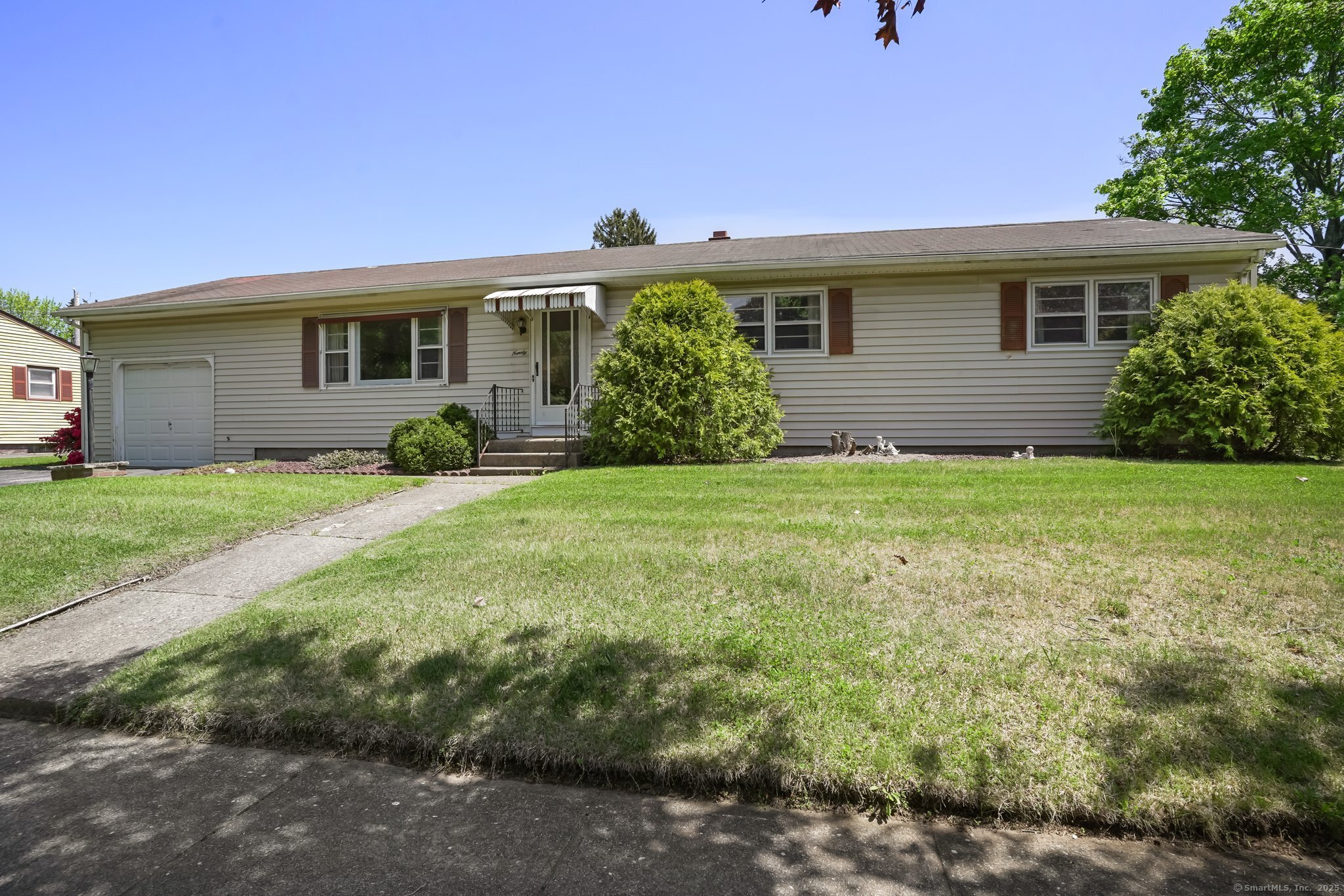 Property for Sale at Russell Road, Stratford, Connecticut - Bedrooms: 3 
Bathrooms: 2 
Rooms: 6  - $380,000