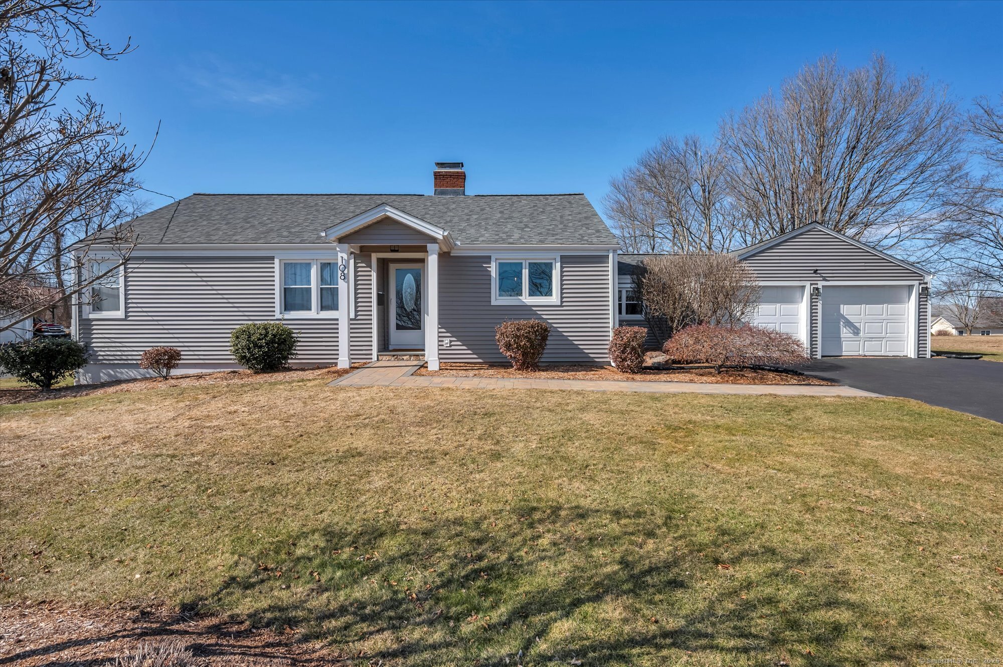 Gilbert Avenue, Rocky Hill, Connecticut - 4 Bedrooms  
3 Bathrooms  
6 Rooms - 