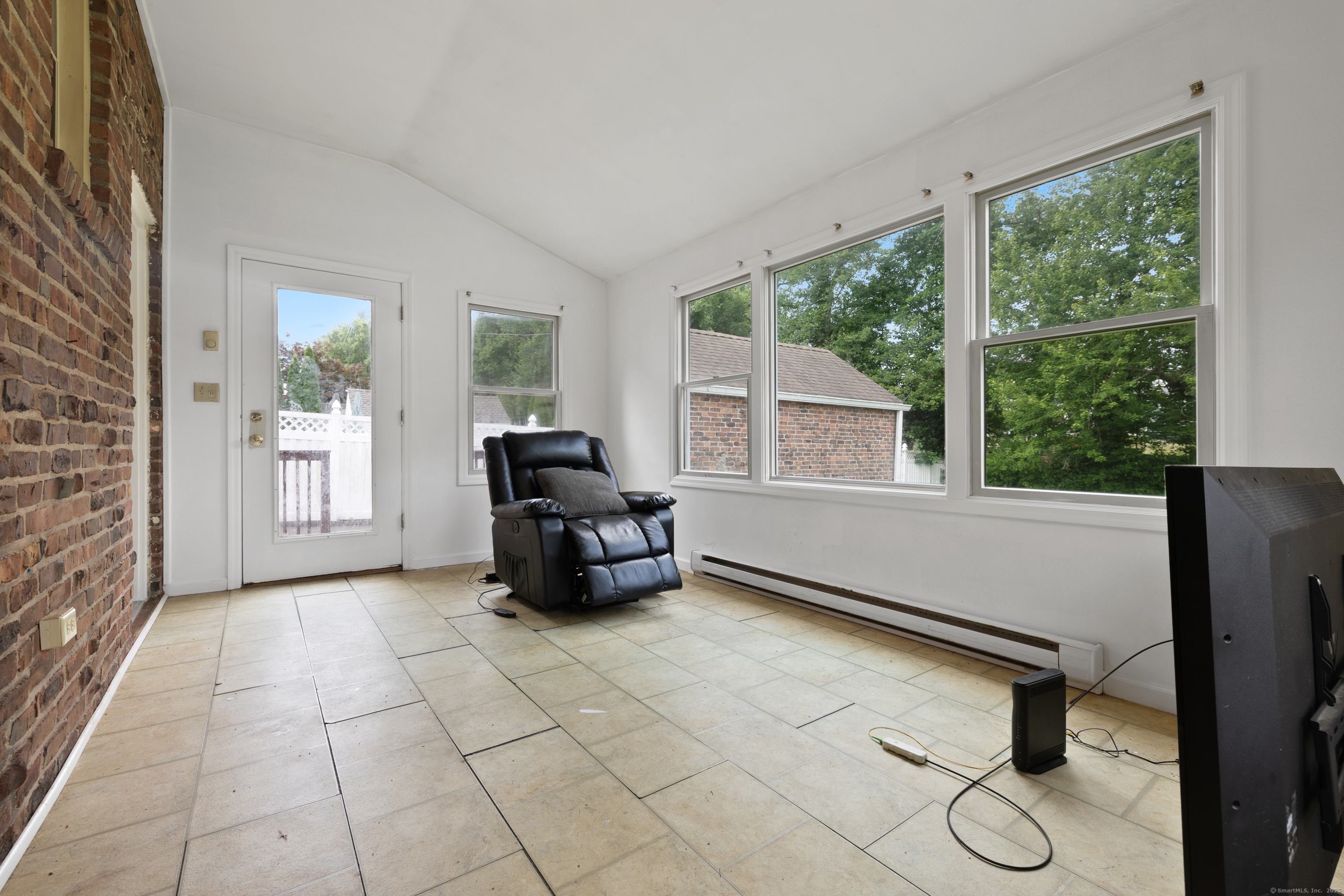 Norwalk, Connecticut 06854, United States, 2 Bedrooms Bedrooms, ,3 BathroomsBathrooms,Residential,Active,167327