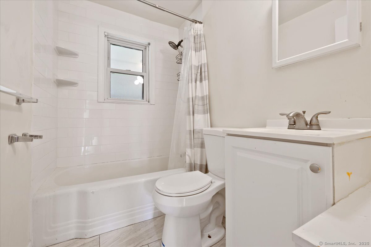 Norwalk, Connecticut 06854, United States, 2 Bedrooms Bedrooms, ,3 BathroomsBathrooms,Residential,Active,167327