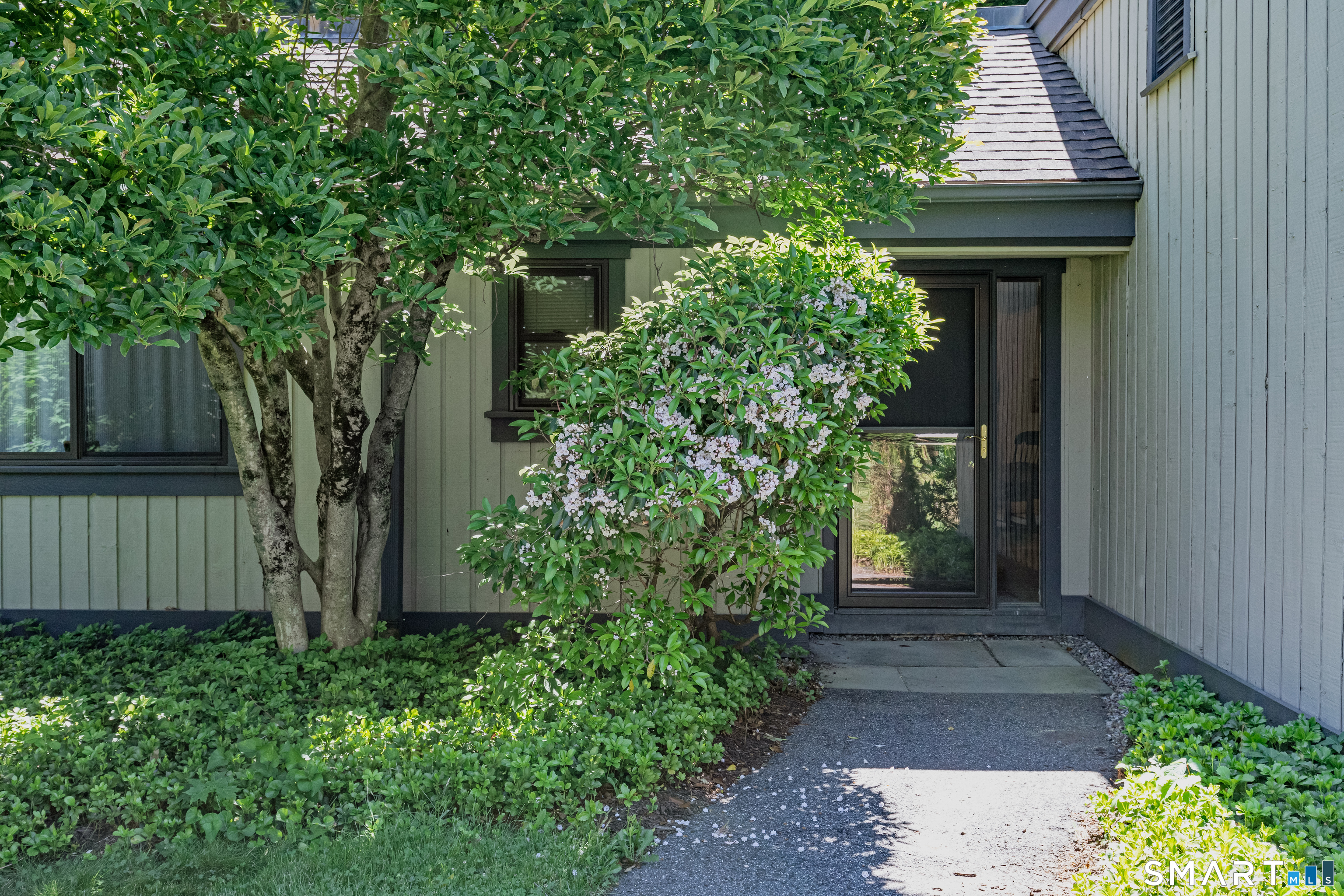 912 Heritage Village B