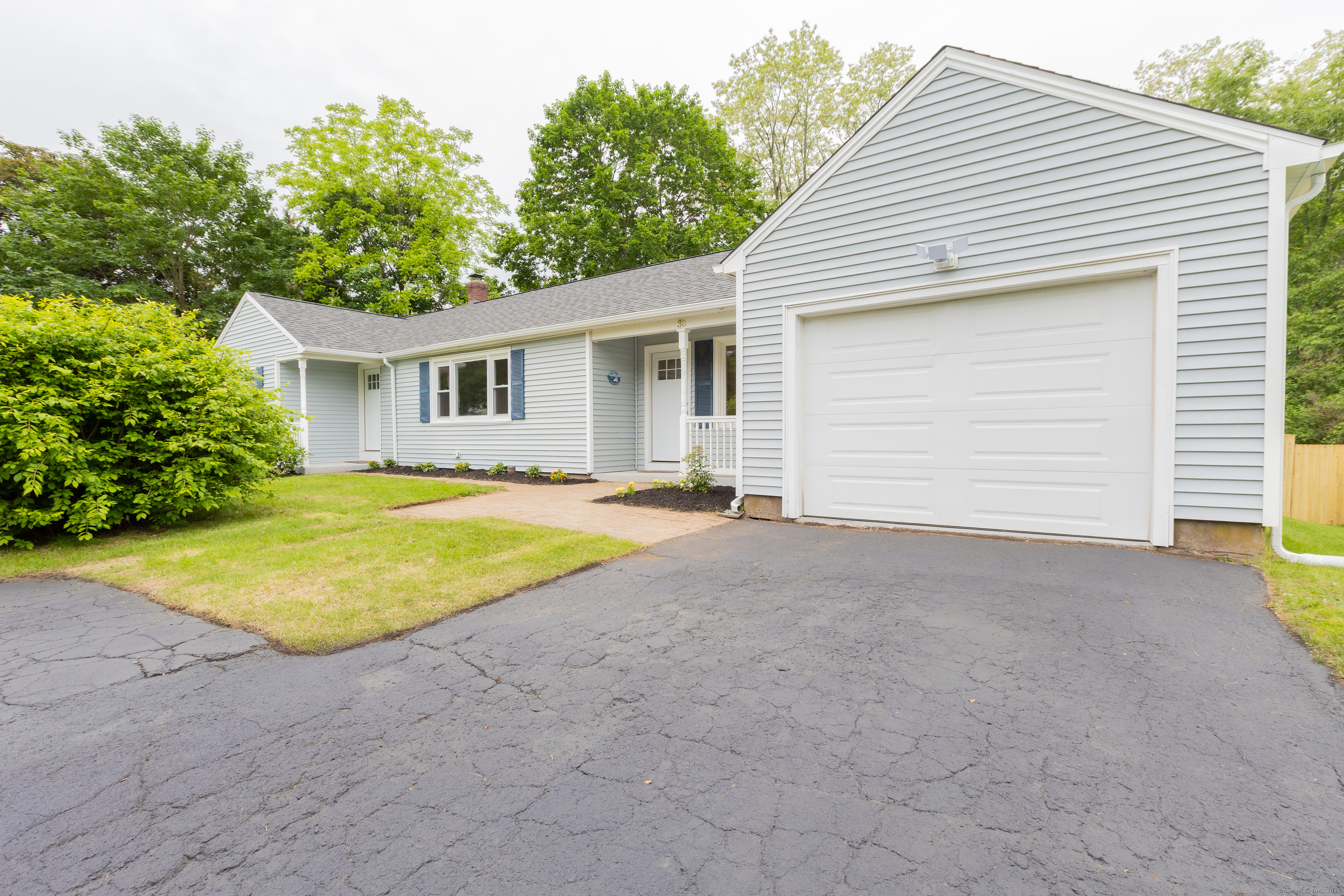 38 Dinwoodie Drive, North Branford, Connecticut image 3
