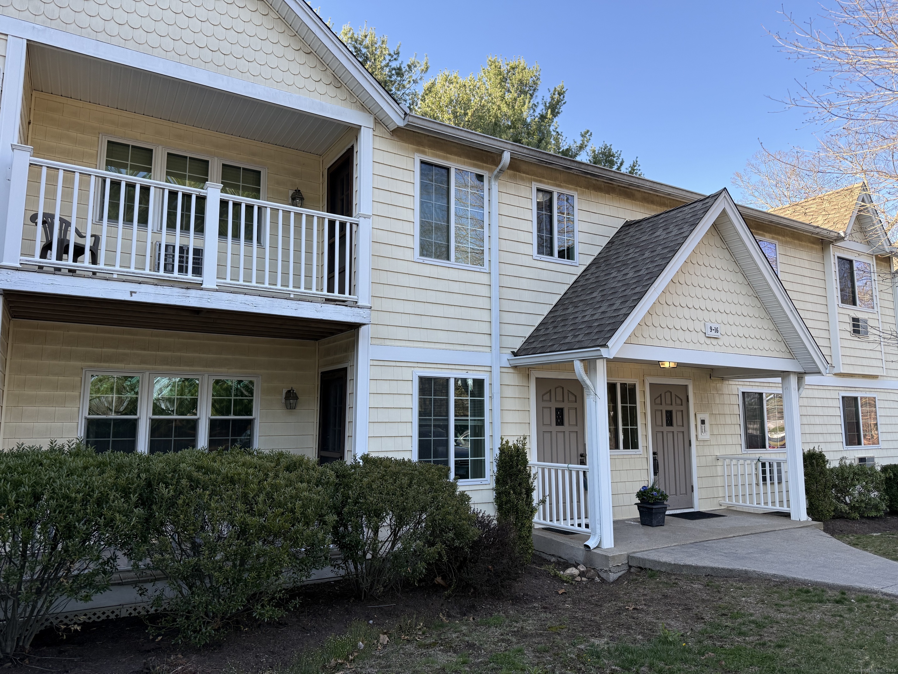 Rental Property at Madison Avenue Apt 9, Bridgeport, Connecticut - Bedrooms: 1 
Bathrooms: 1 
Rooms: 3  - $1,950 MO.