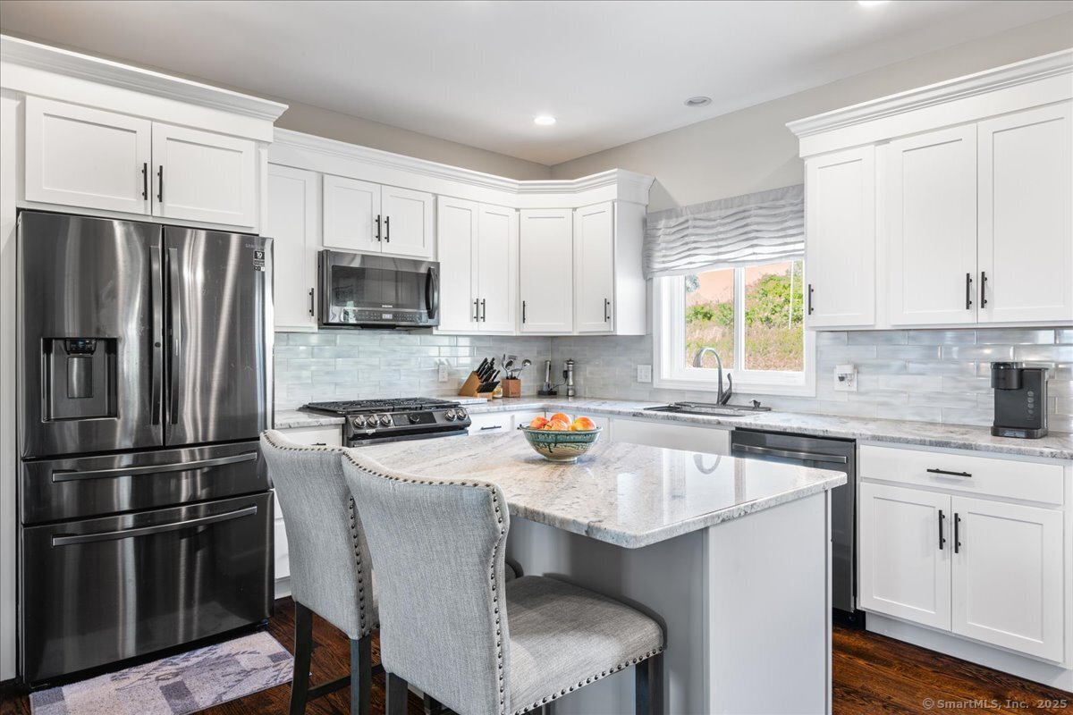 17 Sea View Terrace, Waterford, Connecticut image 9