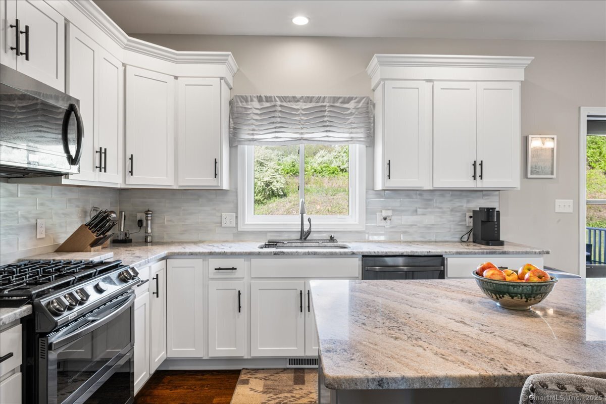 17 Sea View Terrace, Waterford, Connecticut image 8