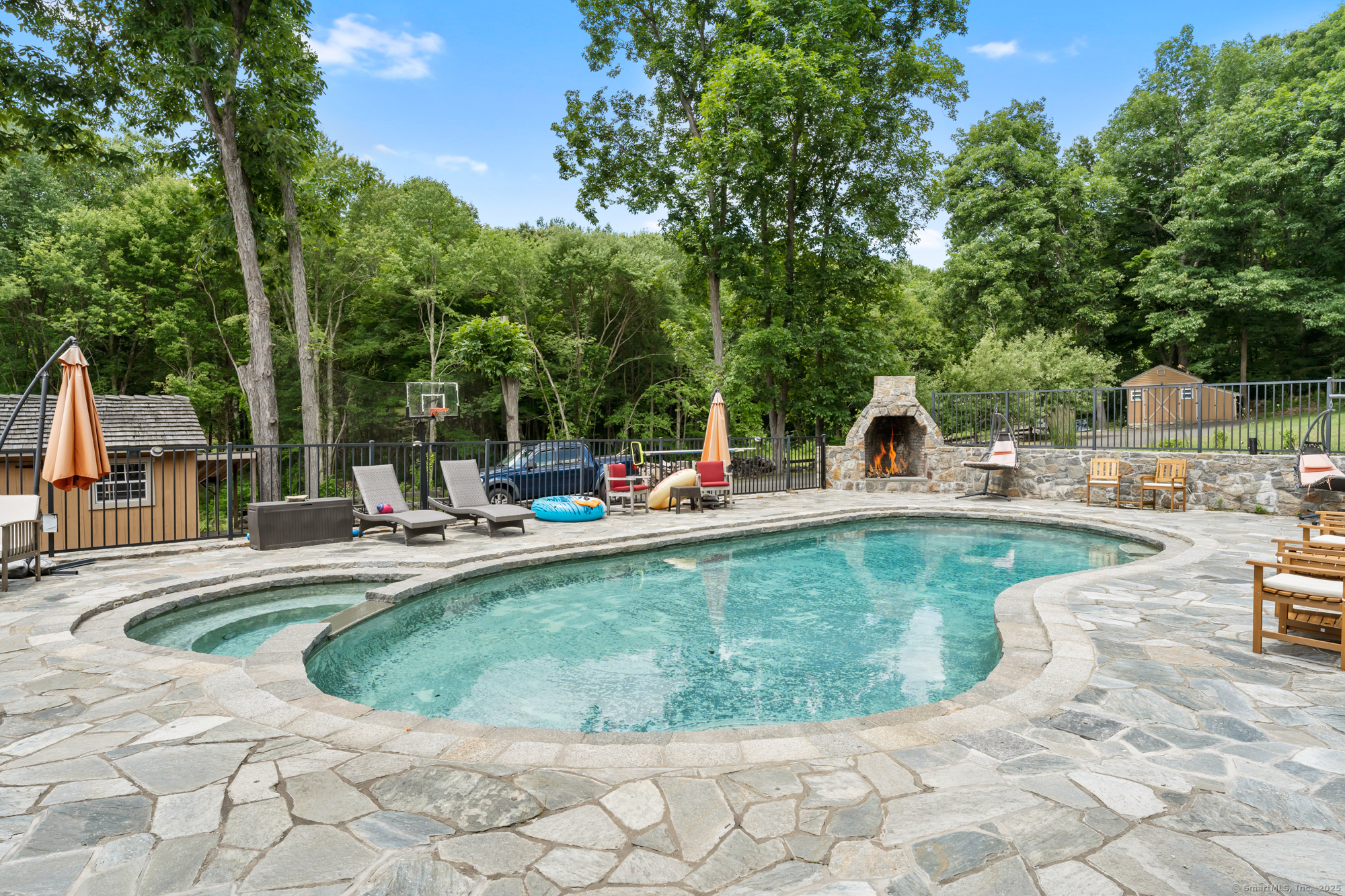 39 Quanopaug Trail, Woodbury, Connecticut image 3