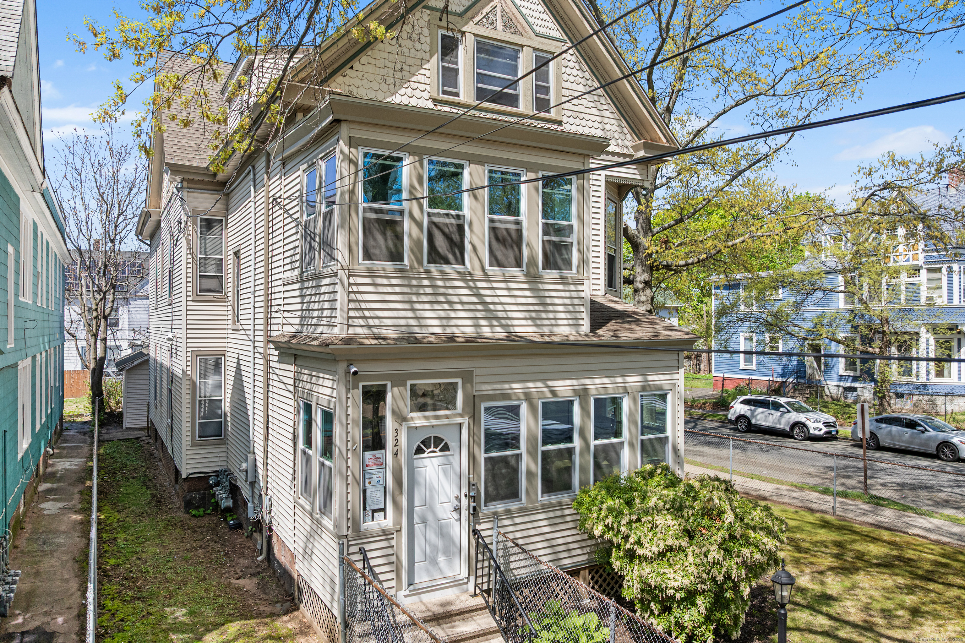 Property for Sale at Howard Avenue, New Haven, Connecticut - Bedrooms: 9 
Bathrooms: 3 
Rooms: 18  - $549,000