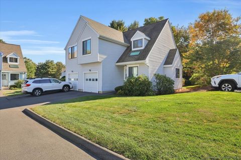 Photo of 11 Locust Lane #11, Farmington, CT 06032 (MLS # 24132224)