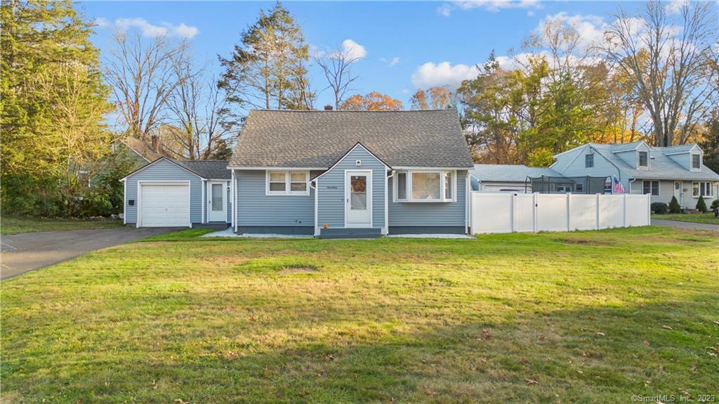 Property for Sale at 17 Beechwood Drive, Wallingford, Connecticut - Bedrooms: 3 
Bathrooms: 2 
Rooms: 6  - $375,000