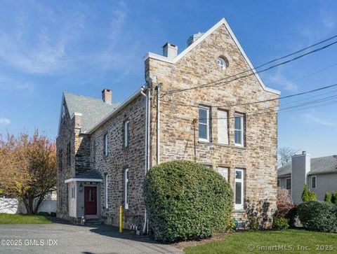 Photo of 300-302 Soundview Avenue #2, Fairfield, CT 06825 (MLS # 24168642)